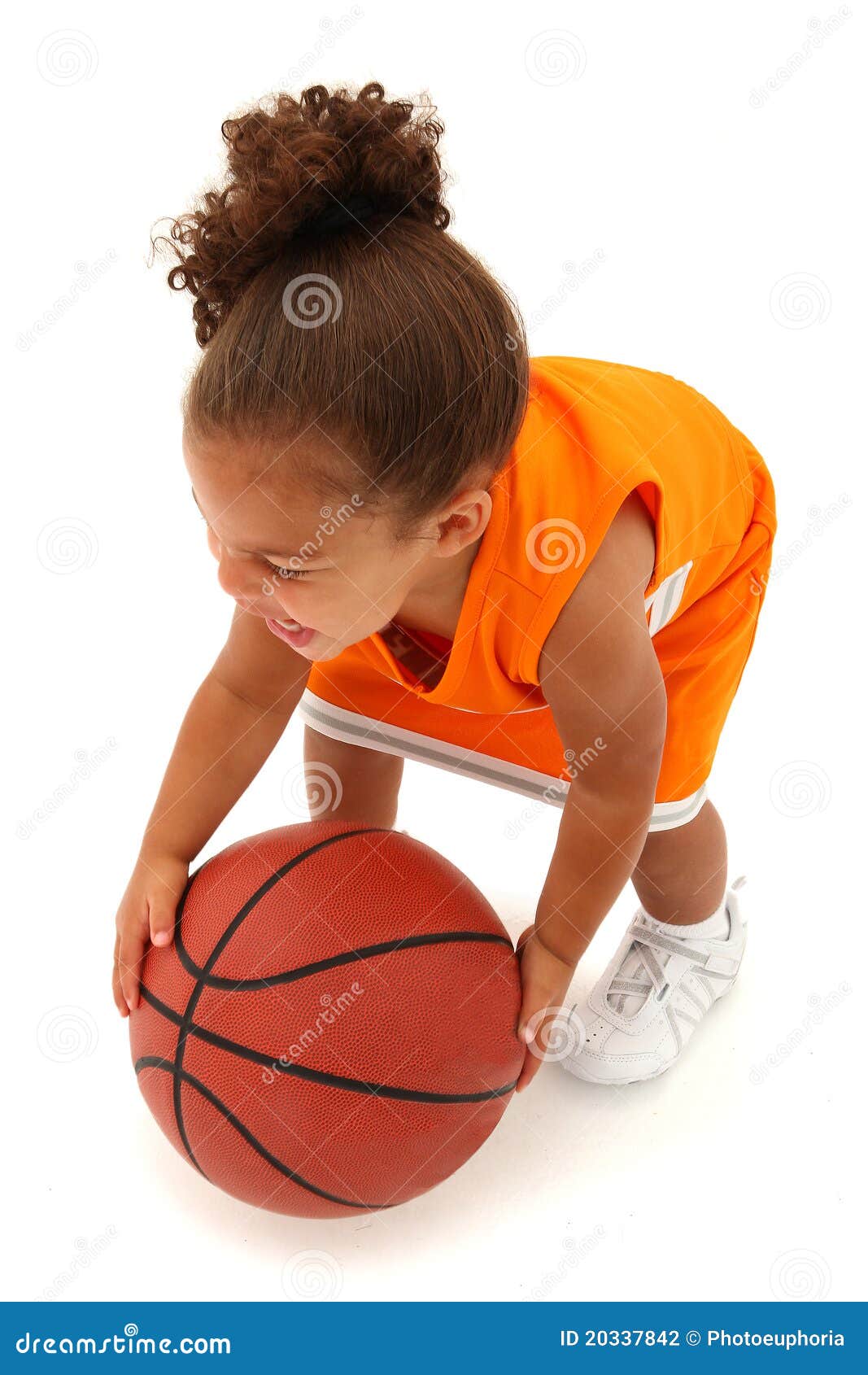 Fabrikant Parasiet filter De Speler Van Het Basketbal Van Het Meisje Van De Peuter in Eenvormig Stock  Foto - Image of kind, greep: 20337842