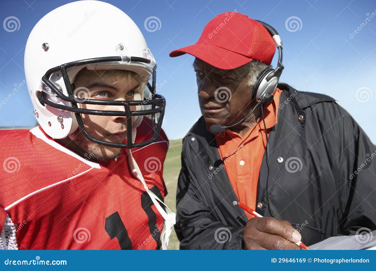 De Speler Van Het Rugby Met Bus Stock Afbeelding Image of mensen