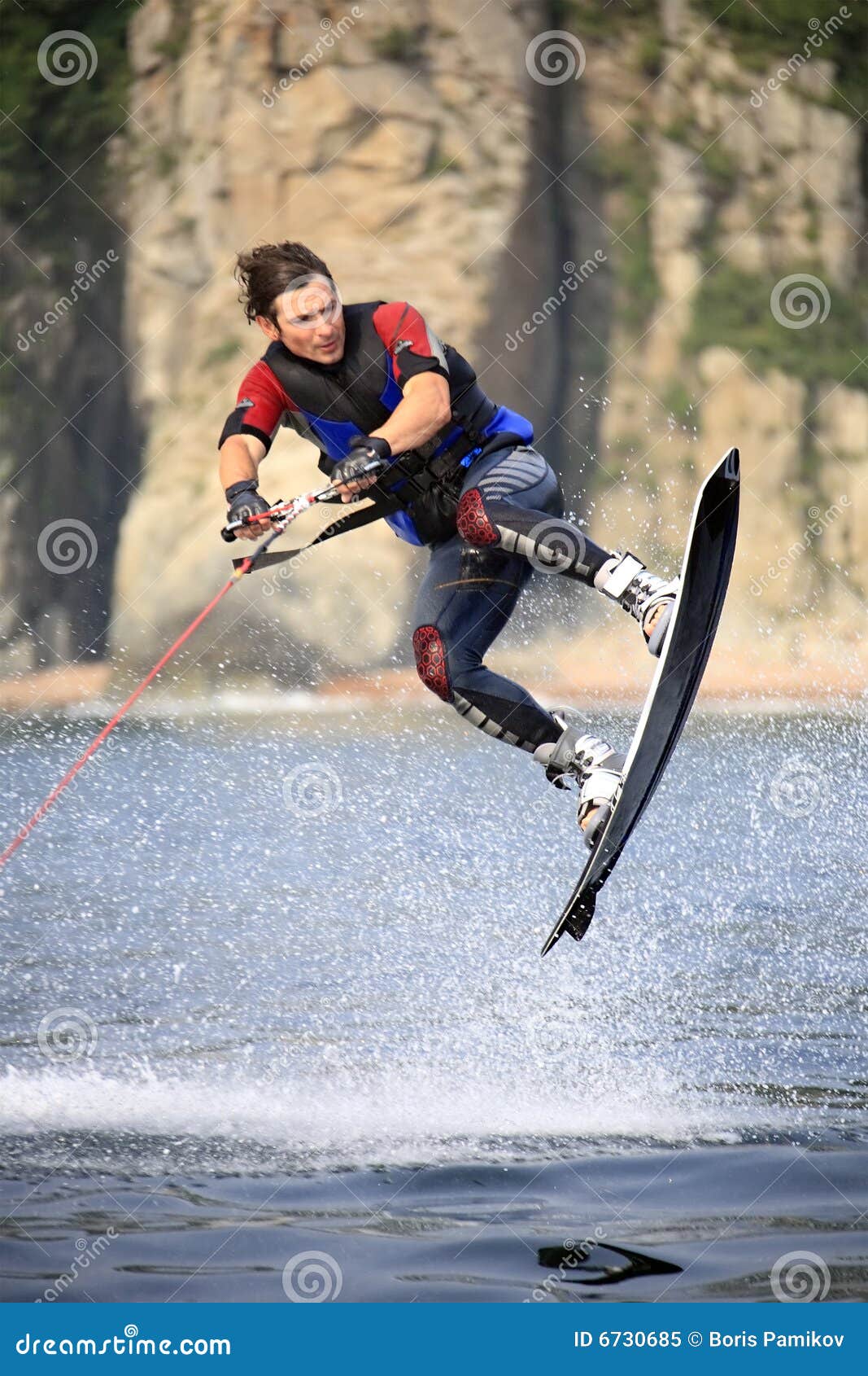 De sprong van Wakeboarding stock afbeelding. Image of plons 6730685