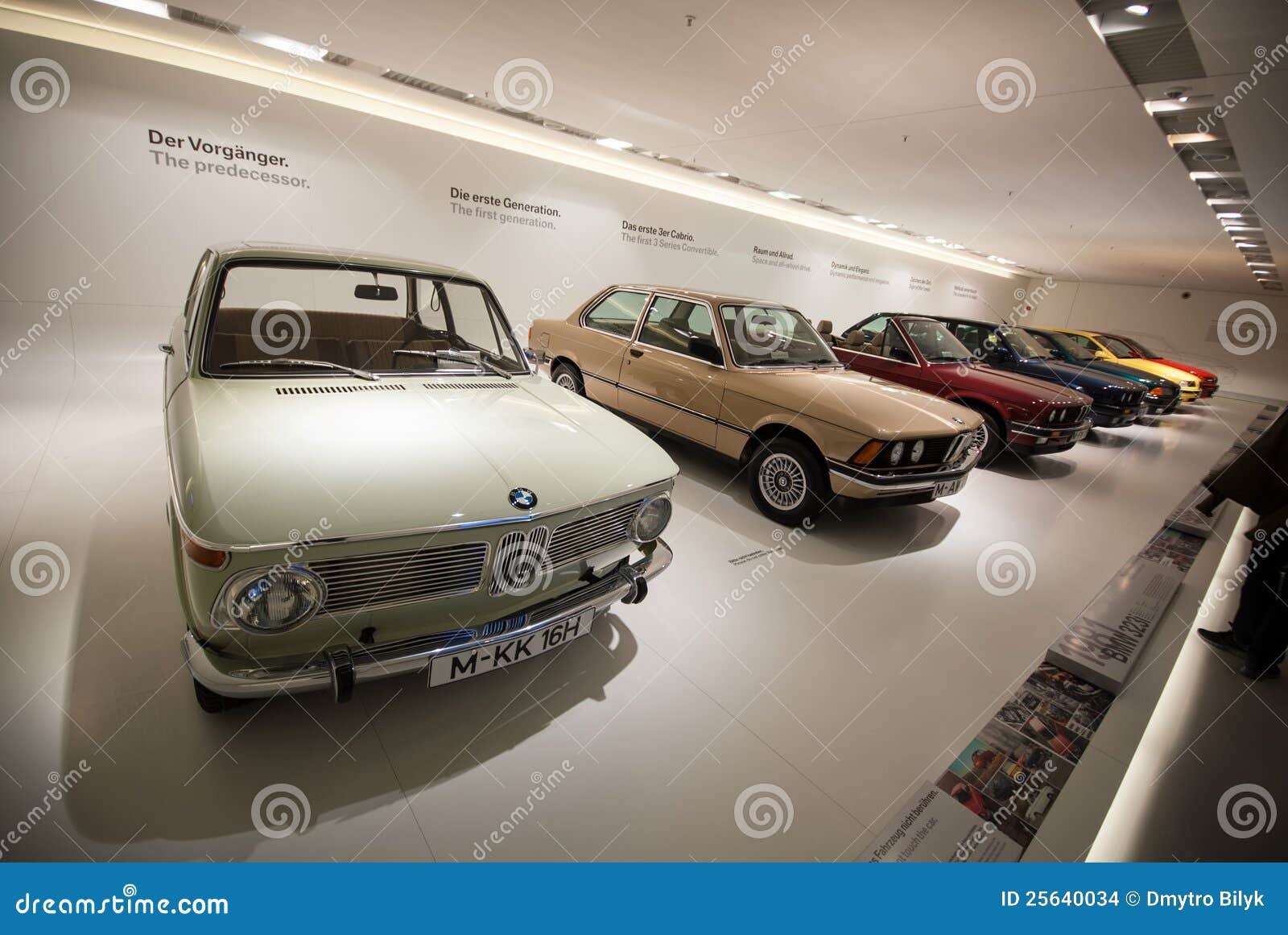 De Tribune Van De Geschiedenis Van De Auto Van BMW Redactionele Stock ...