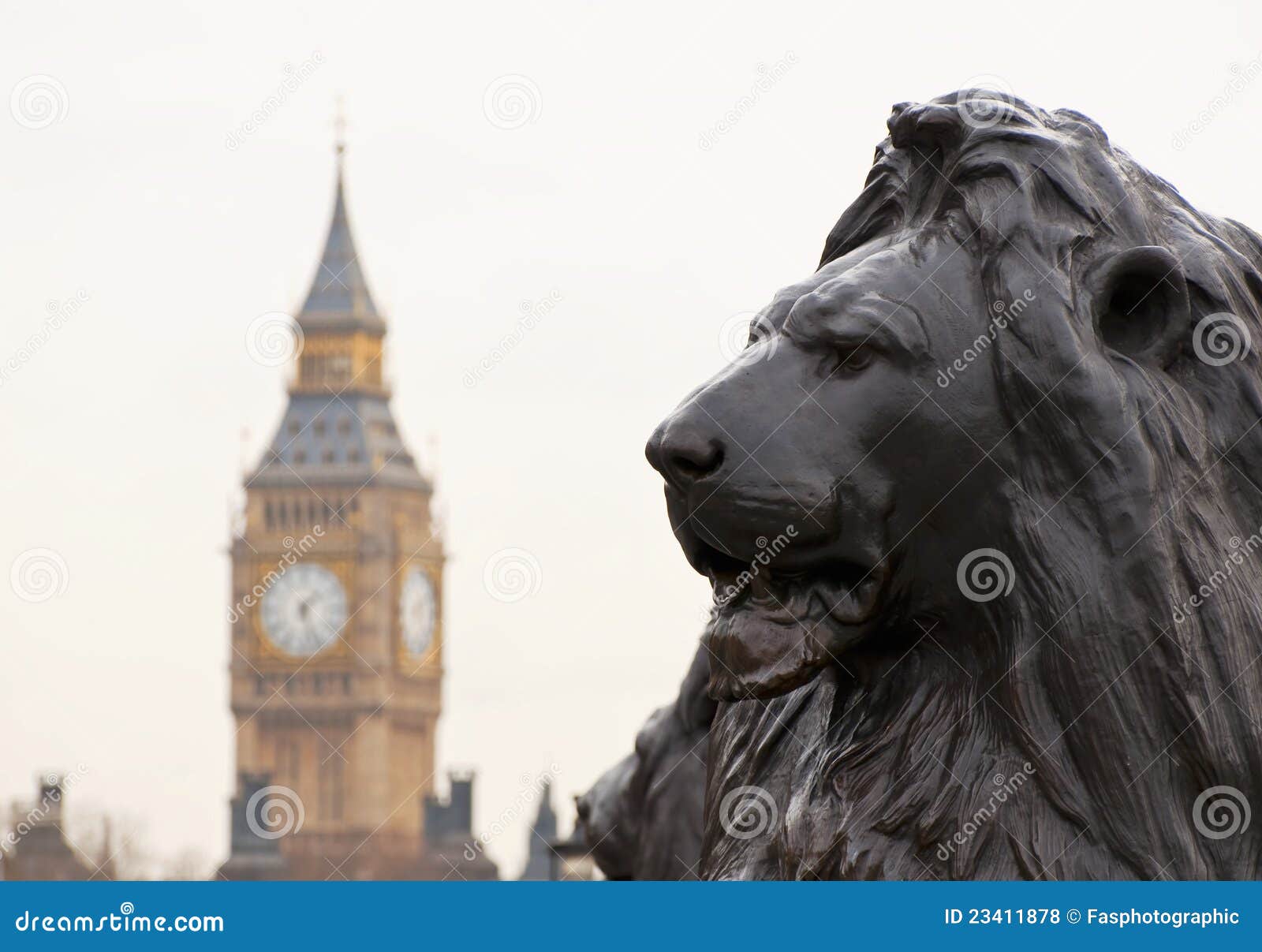 De trots van Londen. Iconische mening van Londen van trafalgervierkant