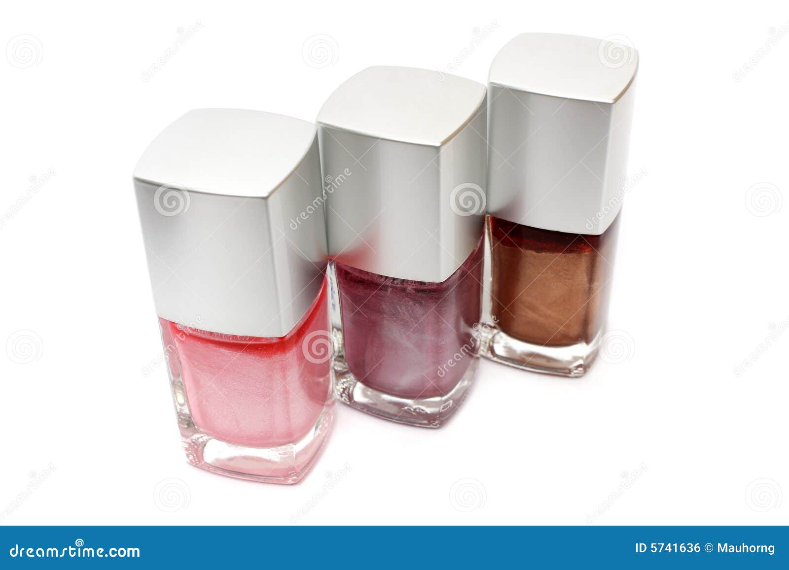 De Vernis van de spijker. Drie de verschillende vernis van de kleurenspijker op witte achtergrond.