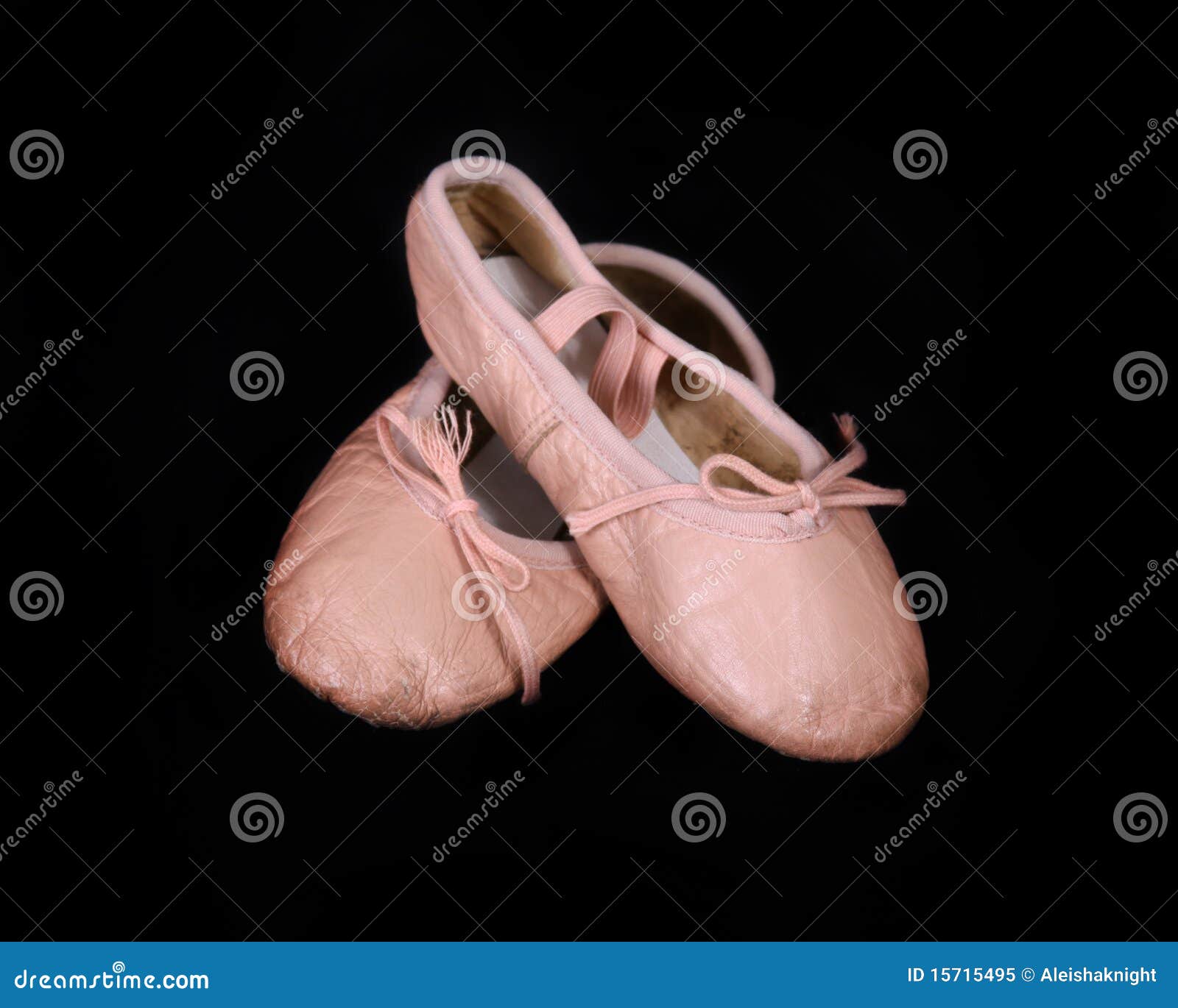 De Versleten Schoenen Van Het Ballet Van Kinderen Stock Afbeelding Image of grootte, schoenen