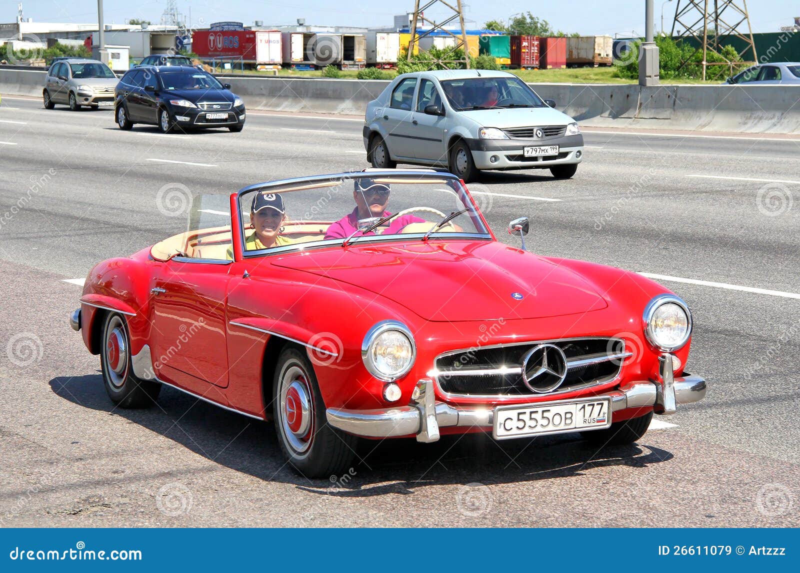 De Verzameling 2012 van de Reis van Panauto. MOSKOU, RUSLAND - JUNI 2: Duits sportscar Mercedes 300SL concurreert bij de jaarlijkse Verzameling van de Reis Panauto op 2 Juni, 2012 in Moskou, Rusland.