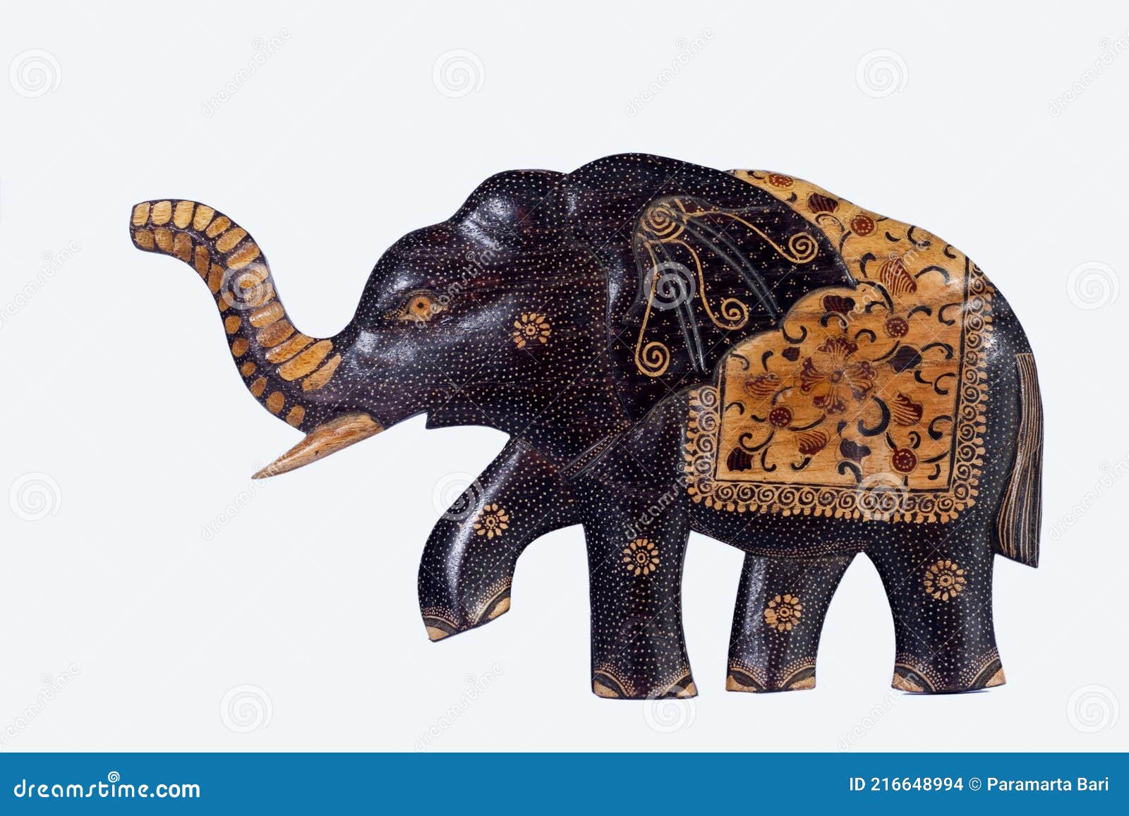 De Wanddecoratie is Gemaakt Van Hout De Vorm Van Een Olifant Stock Foto - Image of geïsoleerd, olifant: 216648994