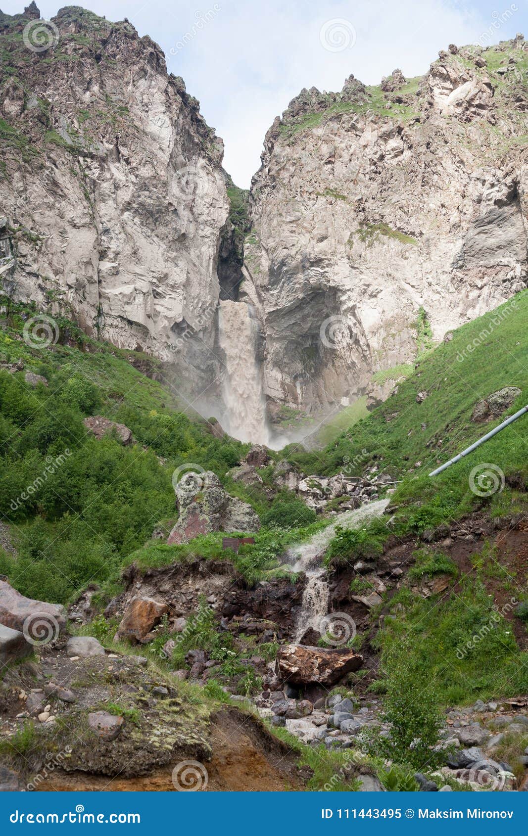 De Waterval Sultan In The Elbrus Region Landschap het Noord- van de Kaukasus, Rusland Openlucht