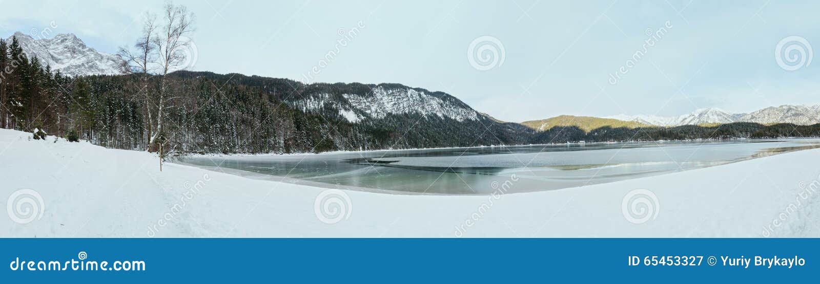 De wintermening van het Eibseemeer Panorama. De wintermening van het Eibseemeer, Beieren, Duitsland Panorama