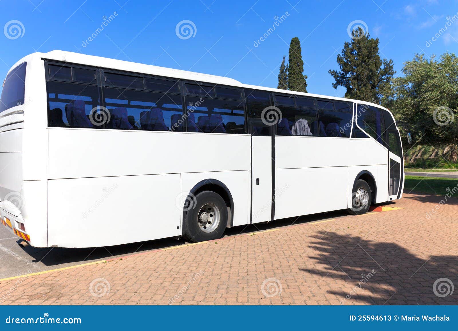 Geletterdheid noedels kans De witte Bus van de Reis stock afbeelding. Image of heilig - 25594613