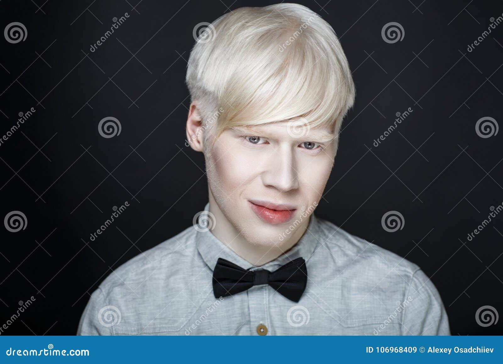 Vaarwel Praten Winkelier De Witte Huid Van De Albinomens Stock Afbeelding - Image of achtergrond,  haar: 106968409