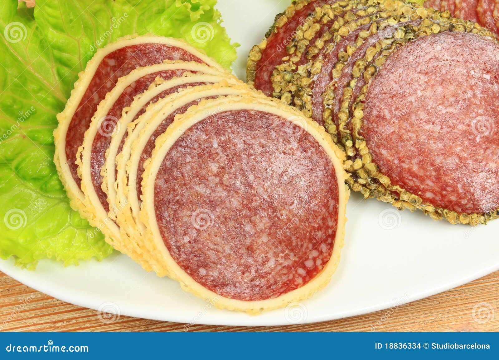 De worst van de salami stock foto. Image of rood, gesneden 18836334