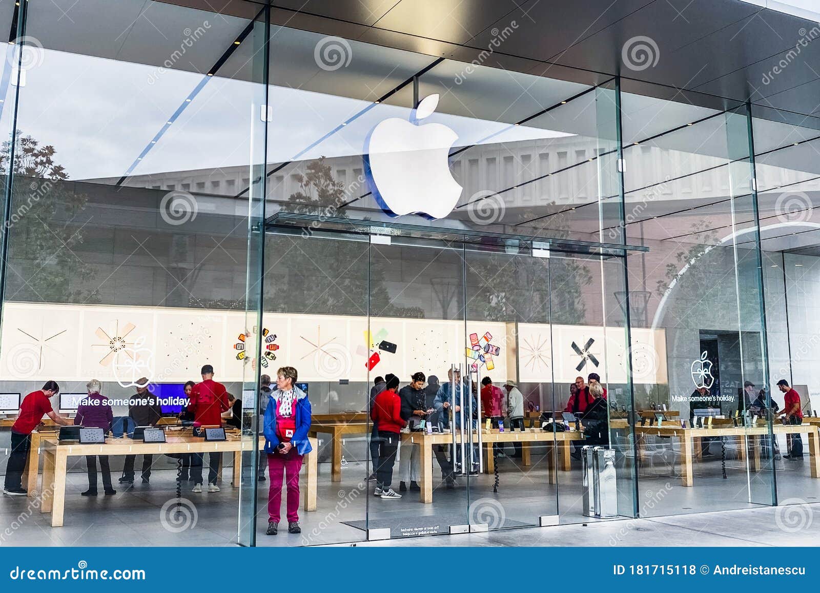 Dec 5, 2019 Palo Alto / CA / USA - Apple Store Facade in Silicon Valley;  Customers Shopping Inside the Store Visible through the Editorial Stock  Photo - Image of logo, computer: 181715118