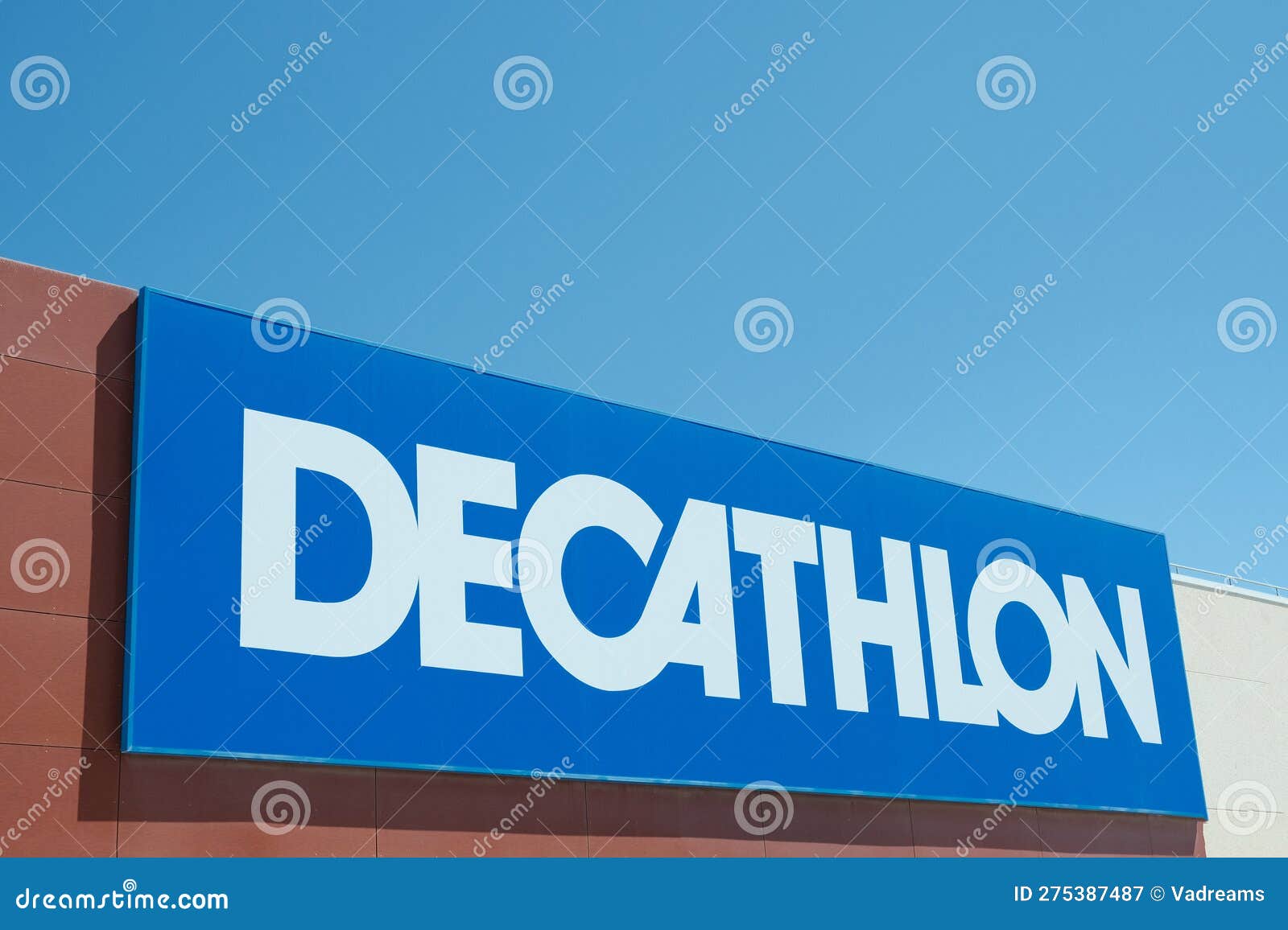 Decathlon Logo on the Facade of a Store in Madrid, Spain Editorial Photo -  Image of company, popular: 219320071