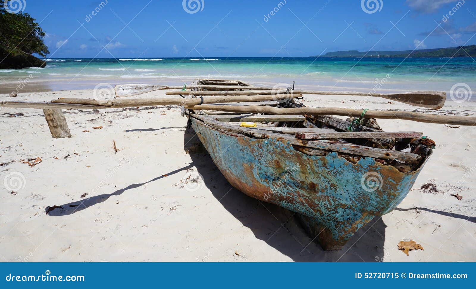 decaying rowing boat on beach at playa rincÃÂ³n