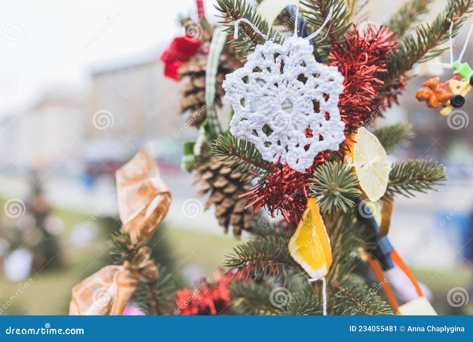 Decoração De Crochê Feita à Mão Na árvore De Natal Imagem de Stock - Imagem  de brinquedo, têxtil: 234055481