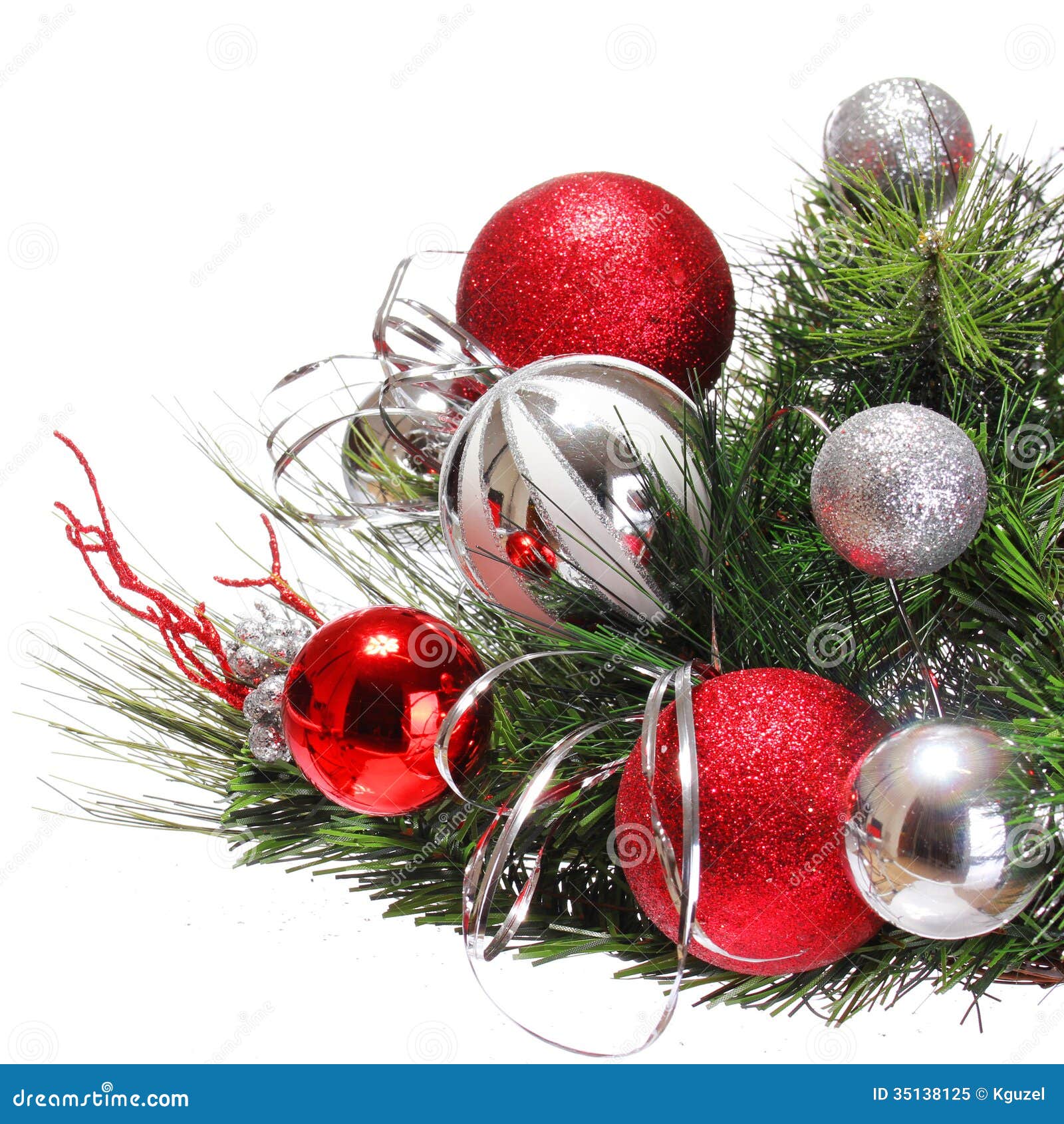 Decoração Do Natal. Bolas Vermelhas E De Prata Na árvore De Natal Imagem de  Stock - Imagem de curva, sempre: 35138125