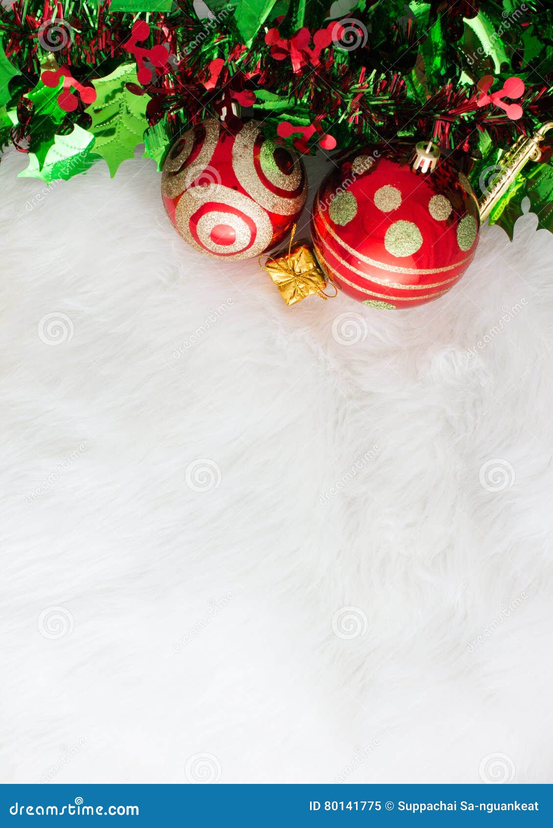 Decoração Do Natal No Fundo Abstrato Ornamento Vermelho, Dourado Imagem de Stock - Imagem de branco, conceito: 80141775 Decoração Do Natal No Fundo Abstrato Ornamento Vermelho, Dourado Imagem de Stock - Imagem de branco, conceito: 80141775