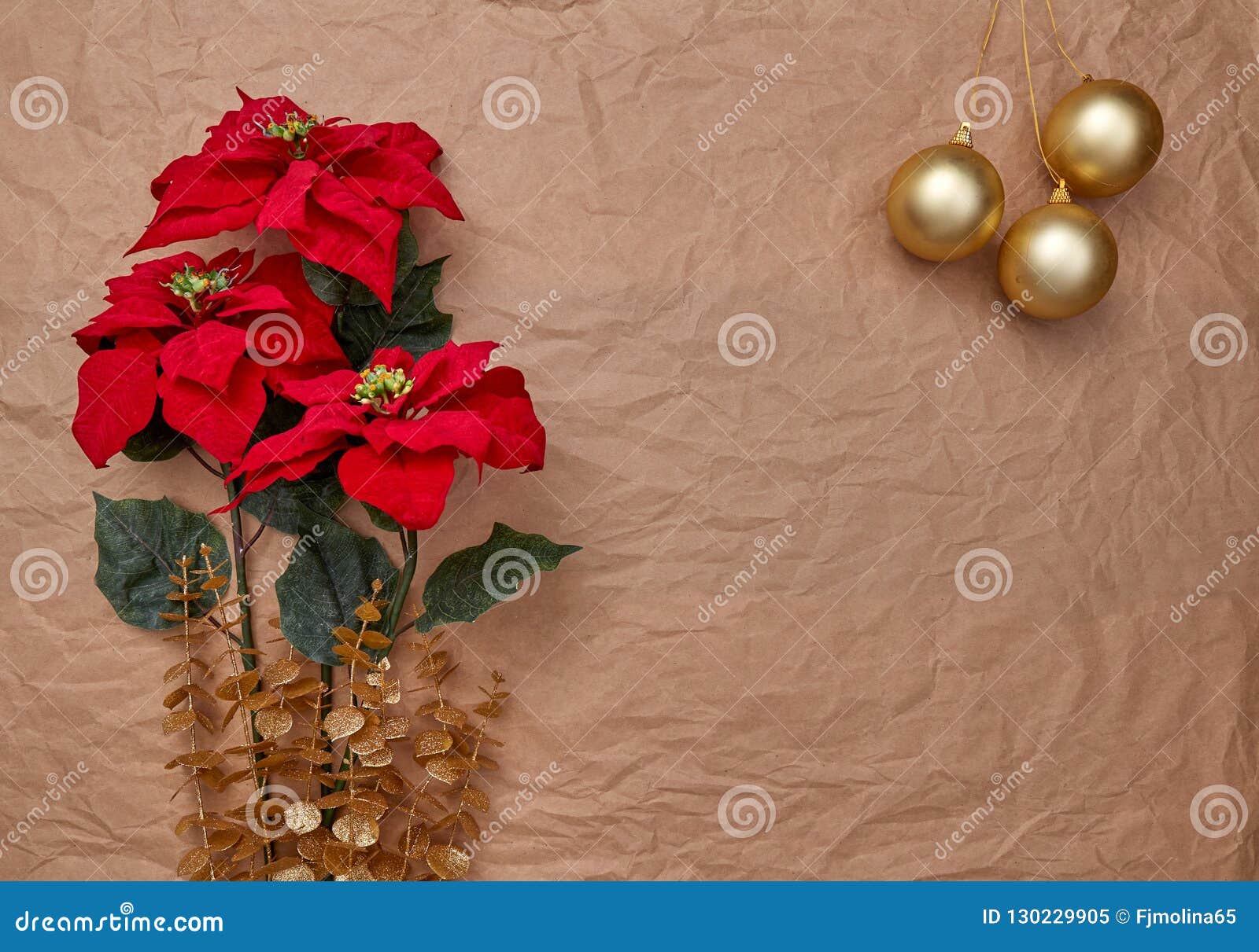 Decoração Do Natal Sobre Um Fundo Do Papel De Embalagem Imagem de Stock -  Imagem de reciclada, naughty: 130229905