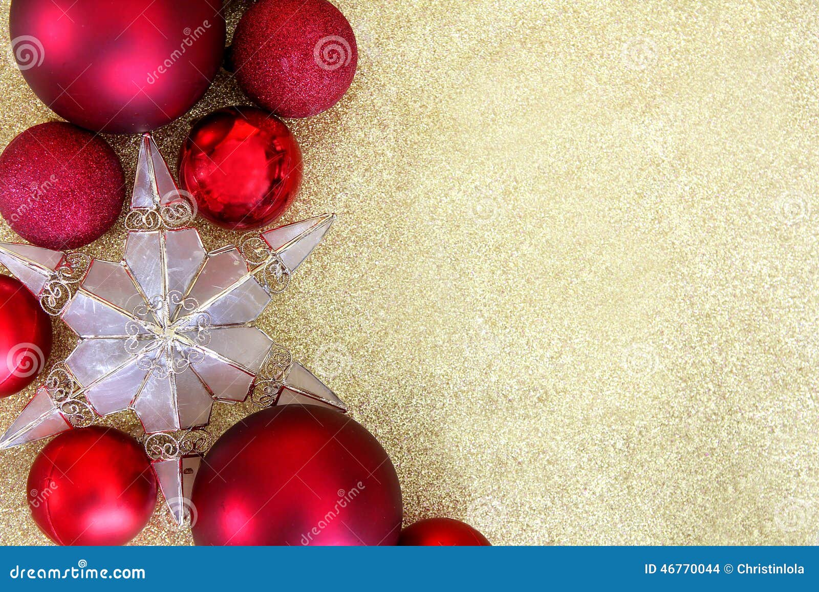 Decorações Do Natal E Fundo Vermelhos Do Ouro Da Beira Da Estrela Foto de  Stock - Imagem de alto, bulbos: 46770044