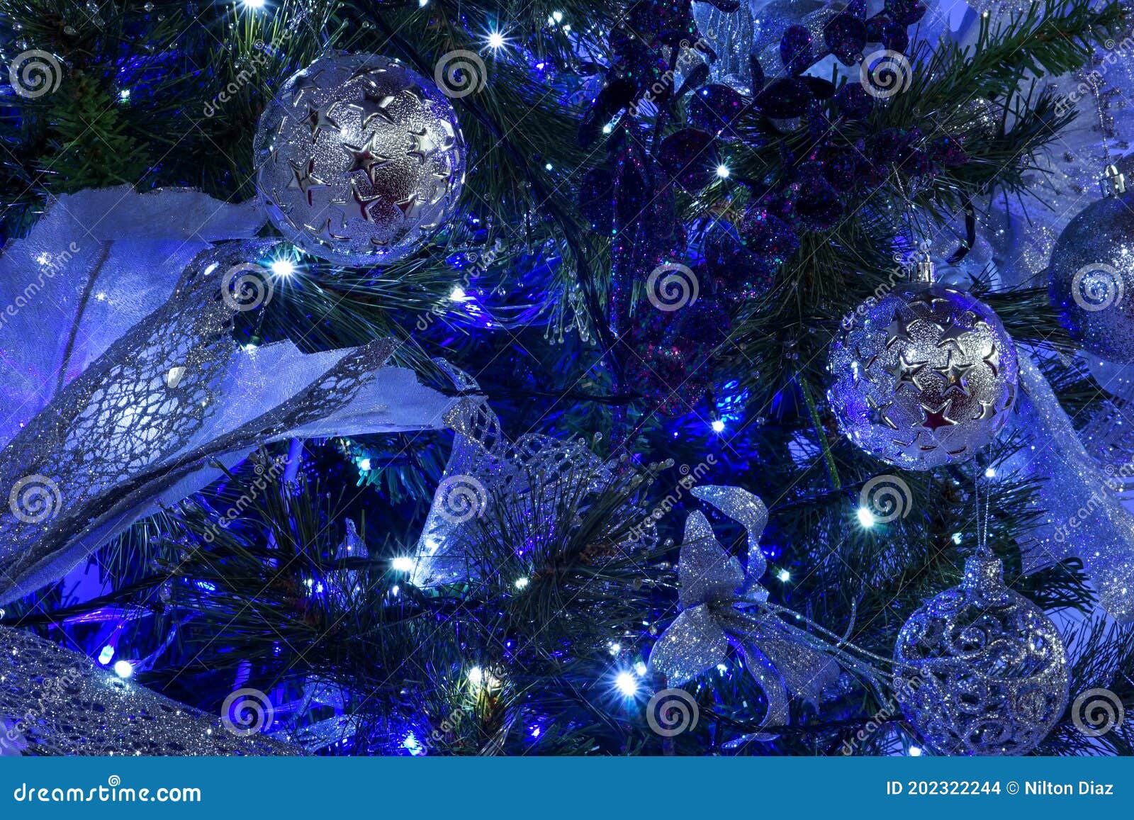 Dinkarville Defectuoso detrás Decoración De árboles De Navidad En Colores Azul, Plata Y Verde Foto de  archivo - Imagen de luces, azul: 202322244