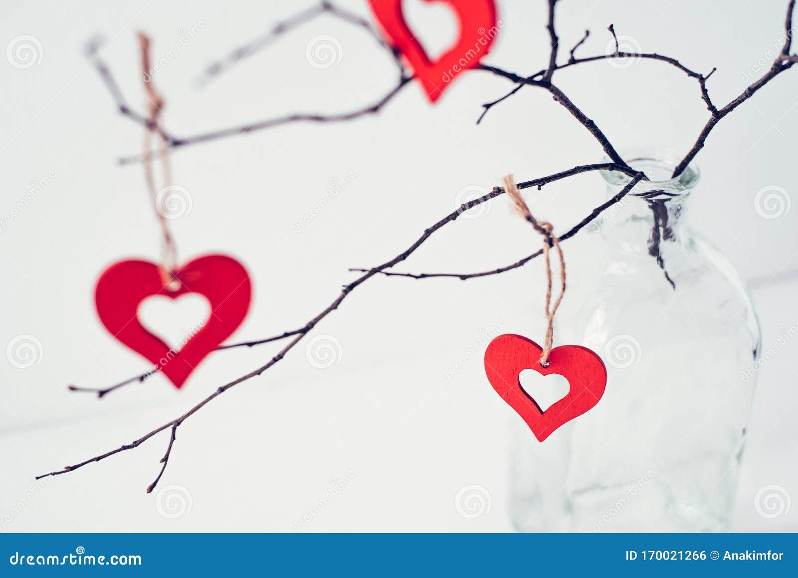 Decoración Del Día De San Valentín Con Adornos En Forma De Corazones Foto  de archivo - Imagen de fondo, boda: 170021266