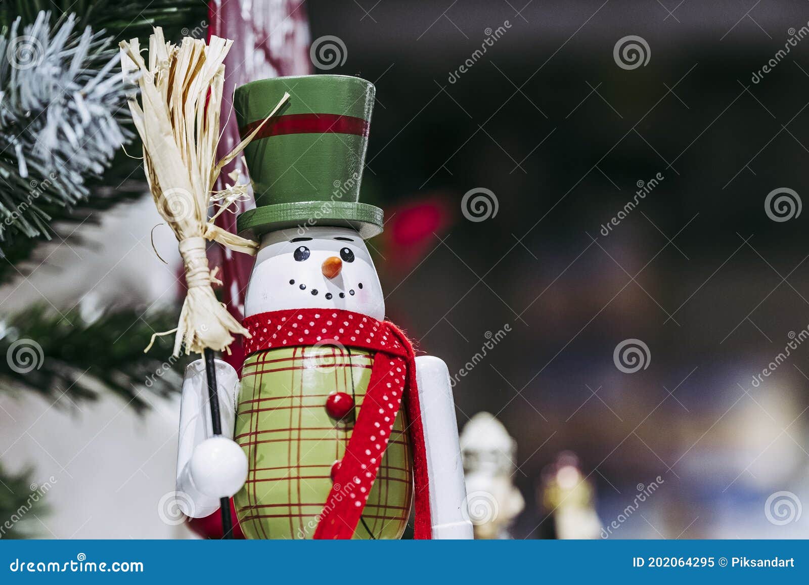 Decoración En Un árbol De Navidad En La Forma Una Decoración Del Hogar De Navidad Del Mono Nieve Imagen - Imagen de casa, abeto: 202064295