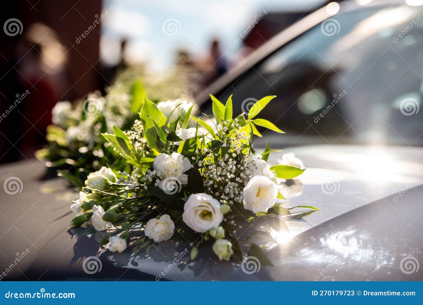 Decoración de boda de flores en coche