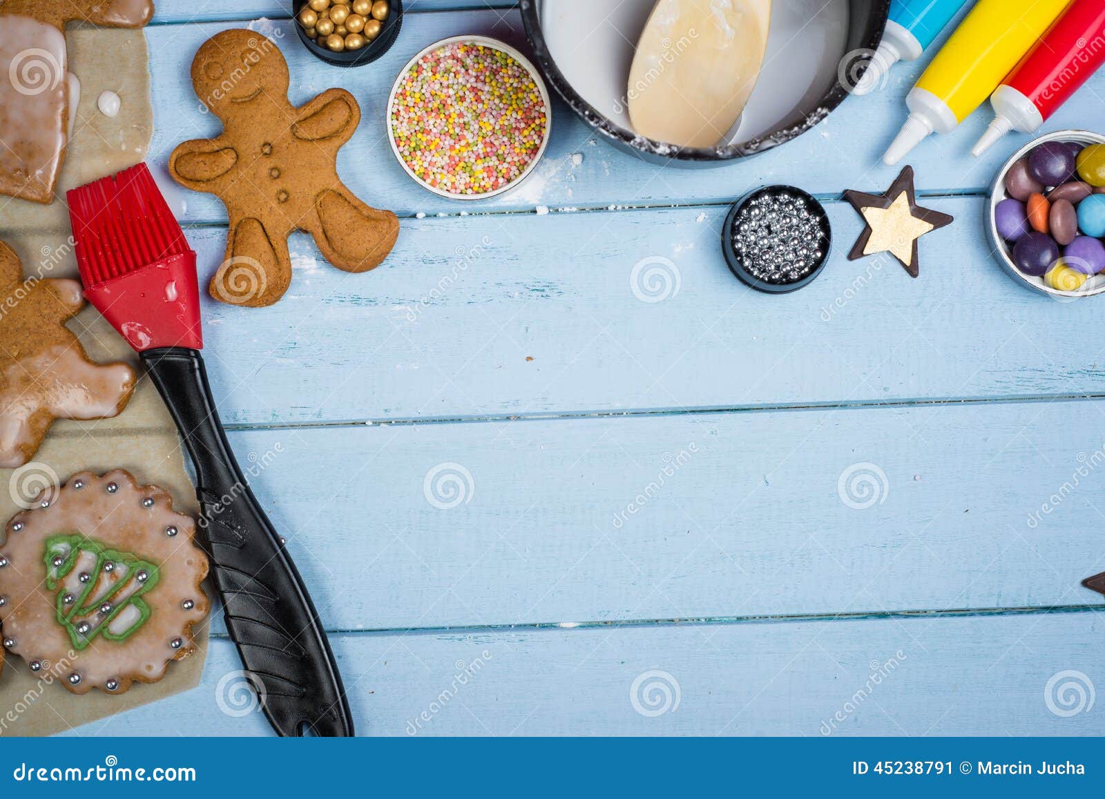 decorating of gingerbread man christmas cookie