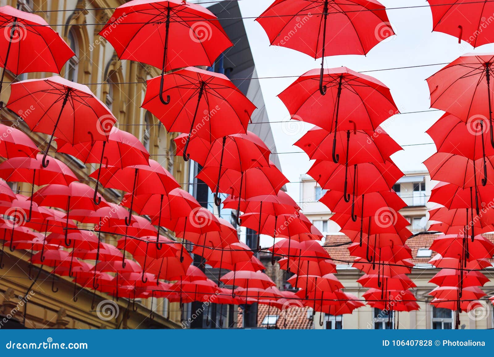 Decorative Red Hang in Row Sunshade Ceiling Photo - Image of ceiling, elegance: 106407828