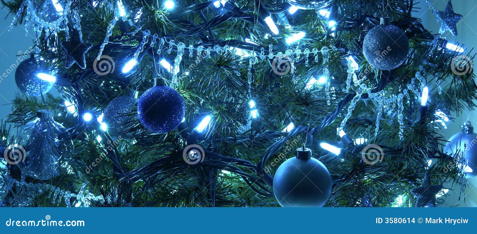 Albero Di Natale Azzurro E Argento Decorazione Dell'azzurro Dell'albero Di Natale Fotografia Stock