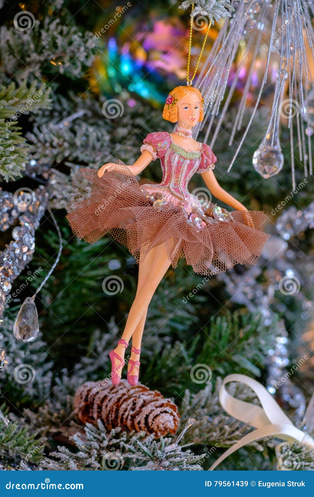 Decorazioni Natalizie Ballerine.Decorazione Di Natale Del Giocattolo Della Ballerina Immagine Stock Immagine Di Backgrounds Sfera 79561439