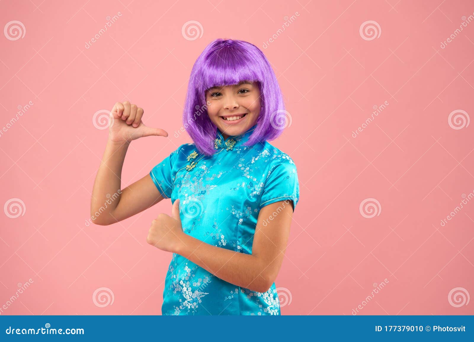 tema Oferta de trabajo cómo Dedo Acusador De Una Niña Asiática. Niña China Pequeña Con Peluca Morada. Niño Feliz Con Traje Chino Tradicional. Año Nuevo Chino Foto de archivo - Imagen de estilo, traje: 177379010 tema Oferta de trabajo cómo Dedo Acusador De Una Niña Asiática. Niña China Pequeña Con Peluca Morada. Niño Feliz Con Traje Chino Tradicional. Año Nuevo Chino Foto de archivo - Imagen de estilo, traje: 177379010