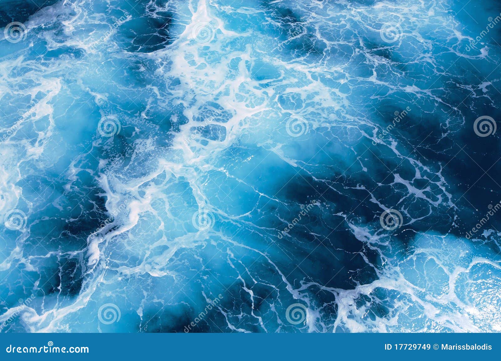 Free AI Image  Blue and transparent water of the Mediterranean sea.  Sunlight, multiple bubbles