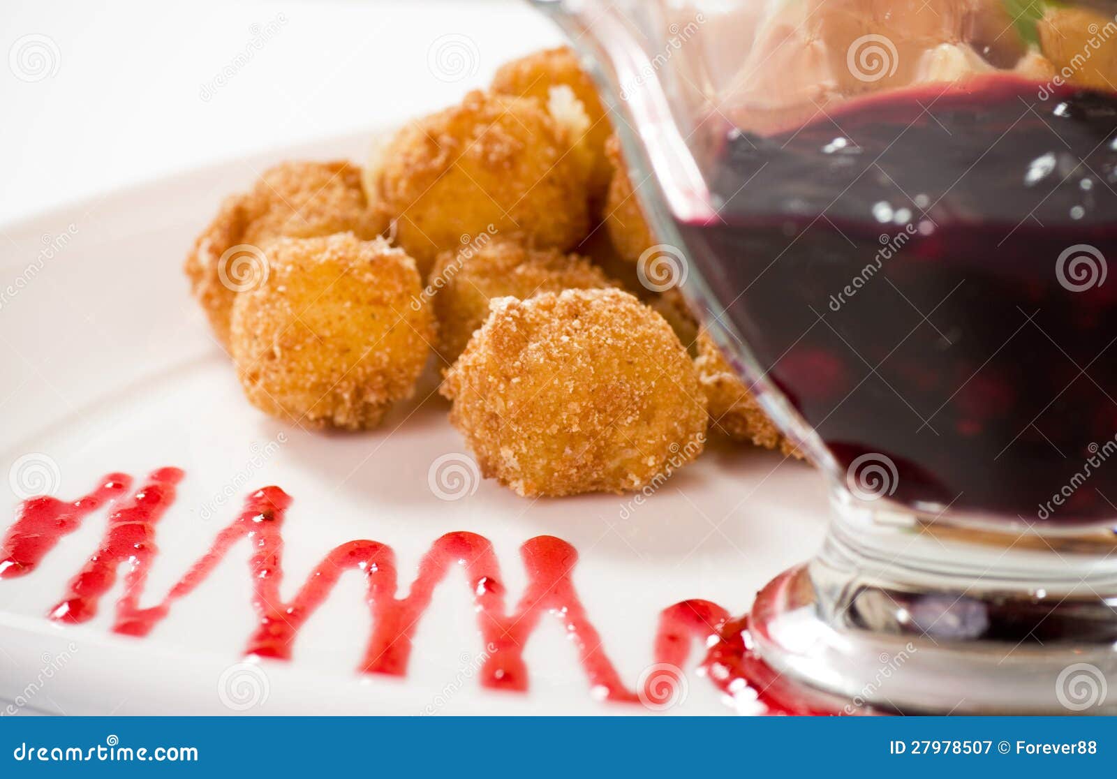 Fried blue cheese balls hi-res stock photography and images - Alamy