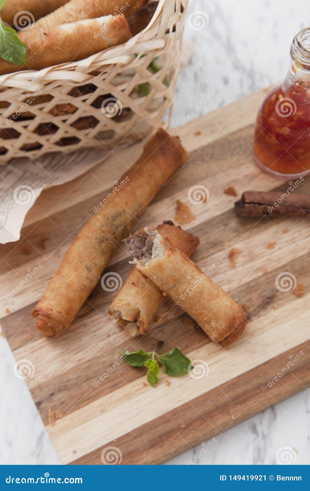 deep fried spring rolls, por pieer tod or fried spring rolls