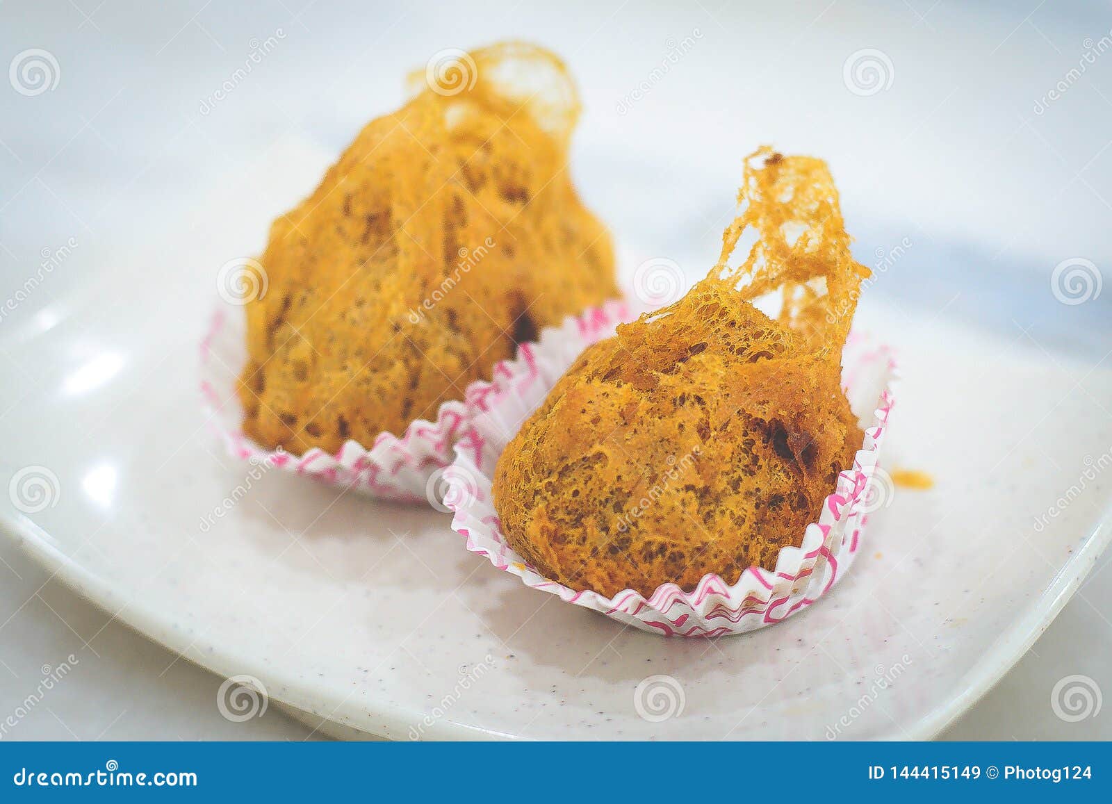 Deep Fried Yam Puff with Crispy Skin and Chicken Rich Brown Sauce ...