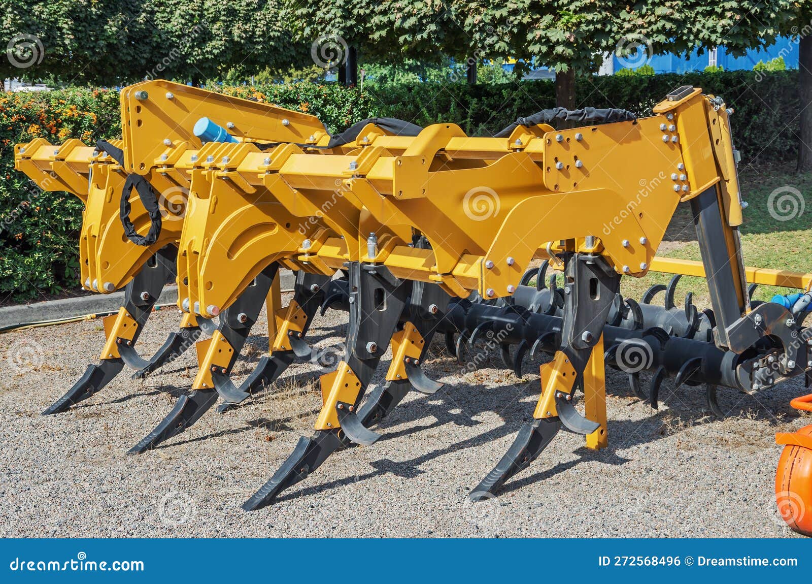 deep subsoiler of agricultural soils