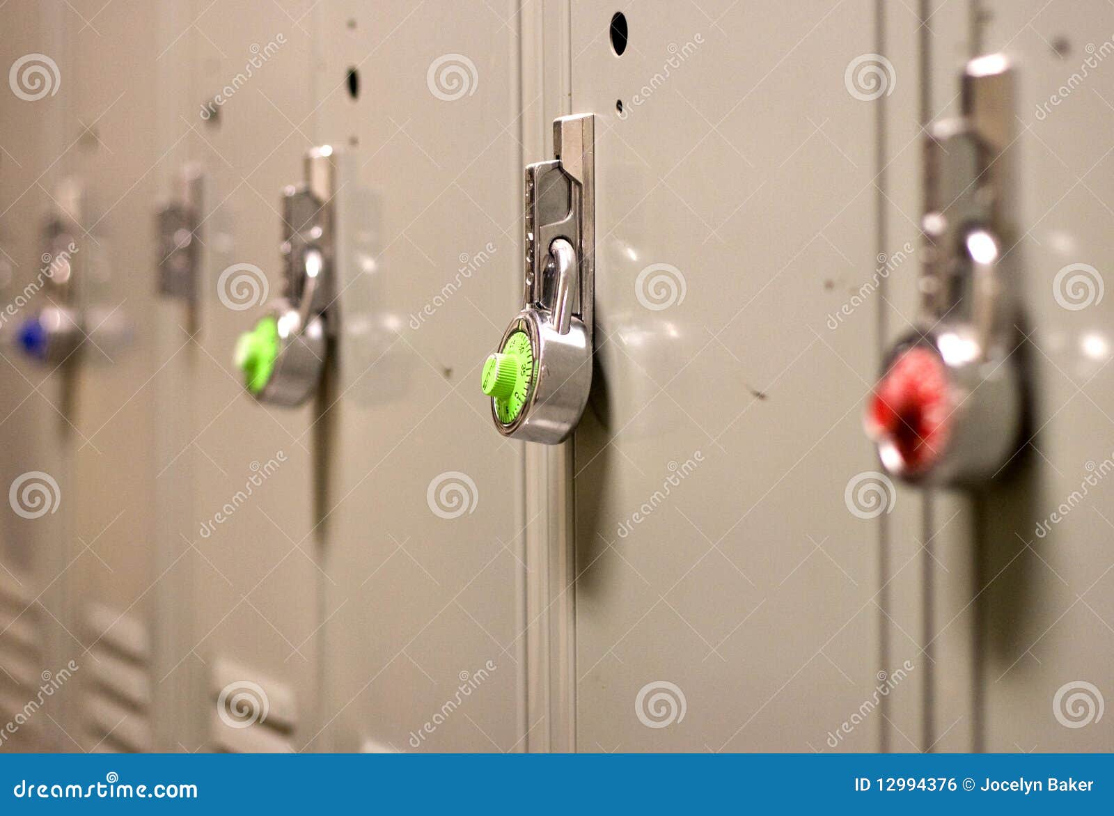 Degré De Sécurité De Cadenas Sur Un Casier D'école Photo stock - Image du  cadenas, coloré: 12994376