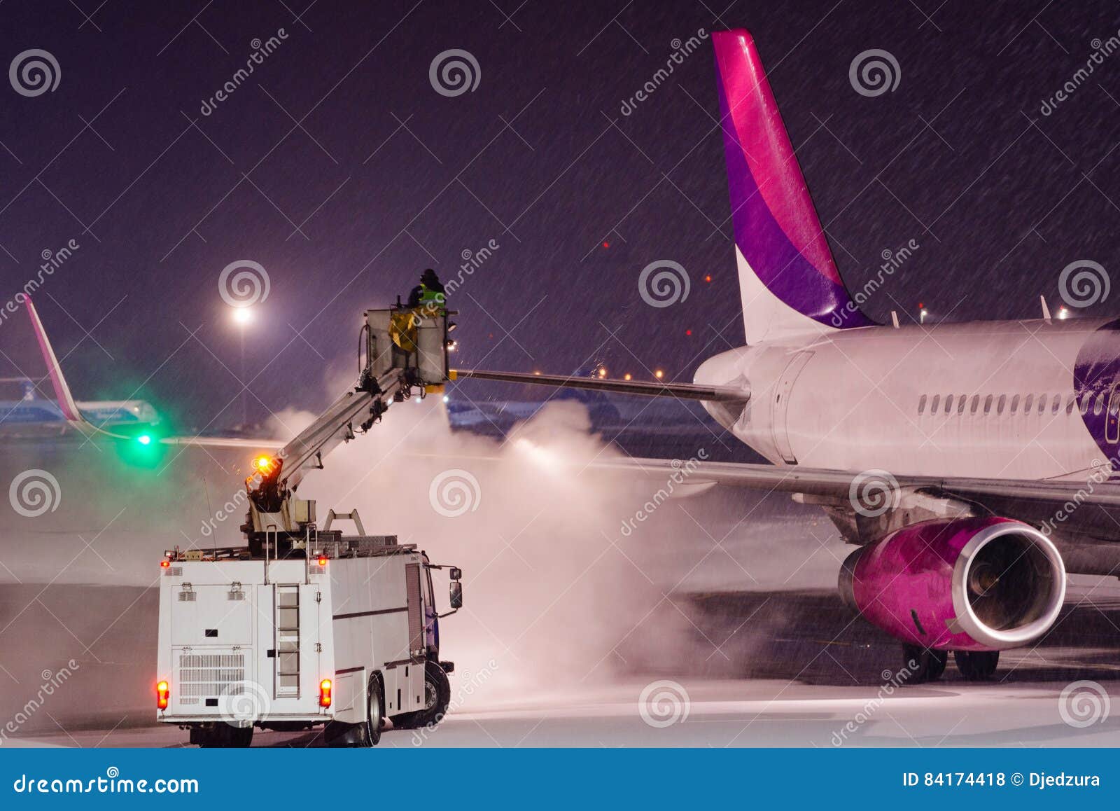 Deicing plane with glycol editorial stock photo. Image of liquid 84174418