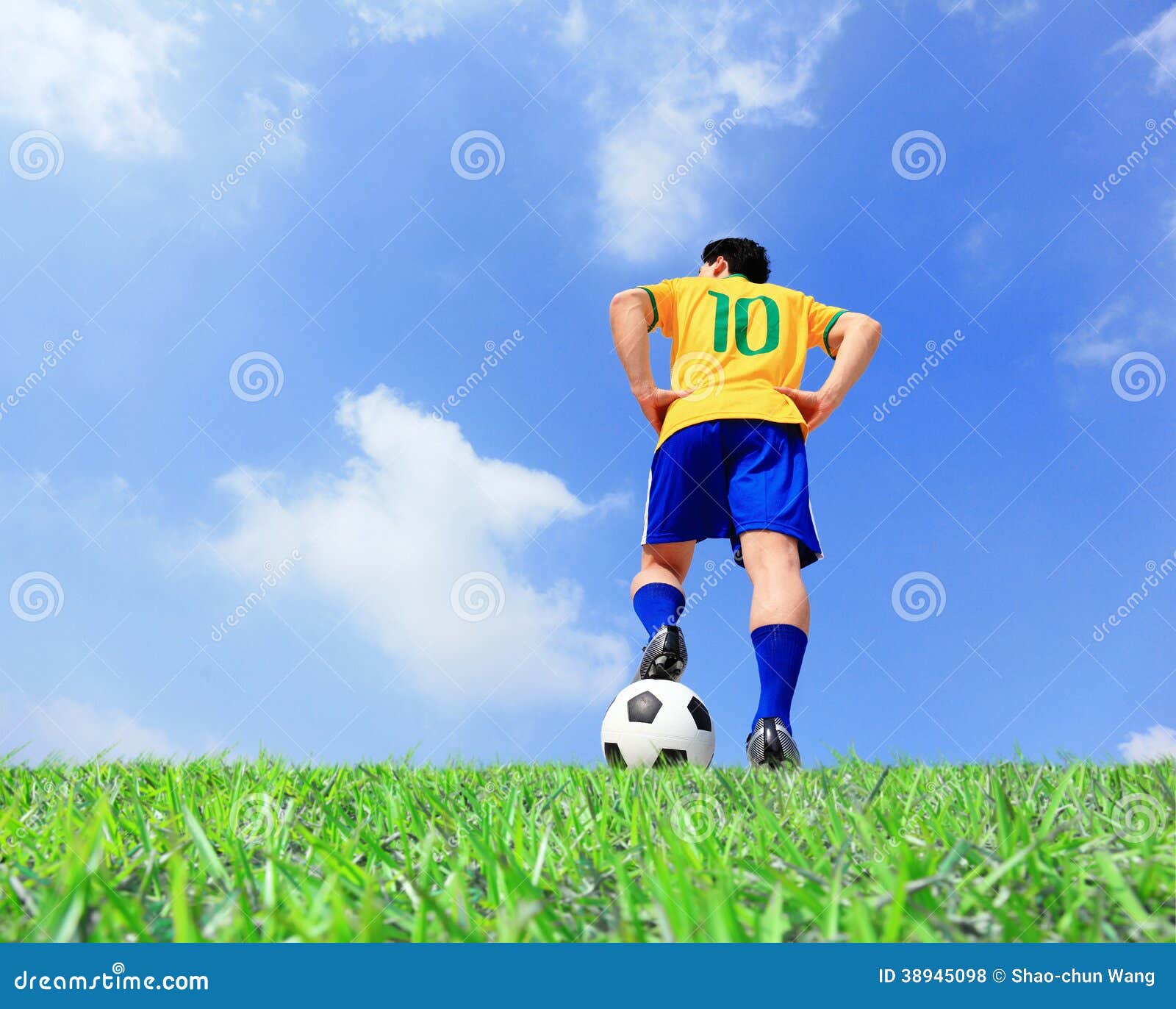 Deixe-nos Jogar Agora O Futebol Foto de Stock - Imagem de ângulo,  retrocesso: 38945098