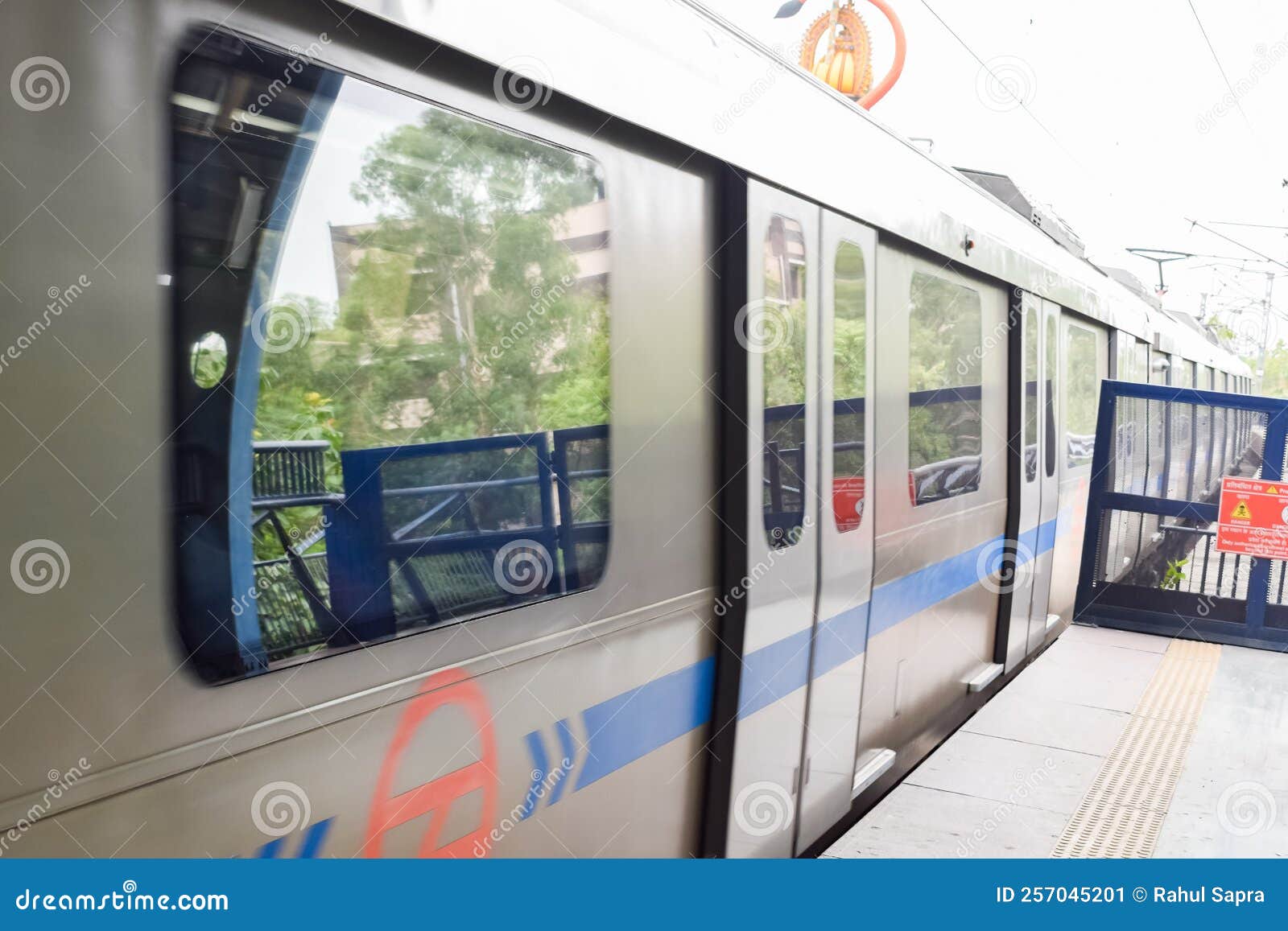 Delhi Metro Train Arriving At Jhandewalan Metro Station In New Delhi delhi-metro-train-arriving-at-jhandewalan-metro-station-in-new-delhi