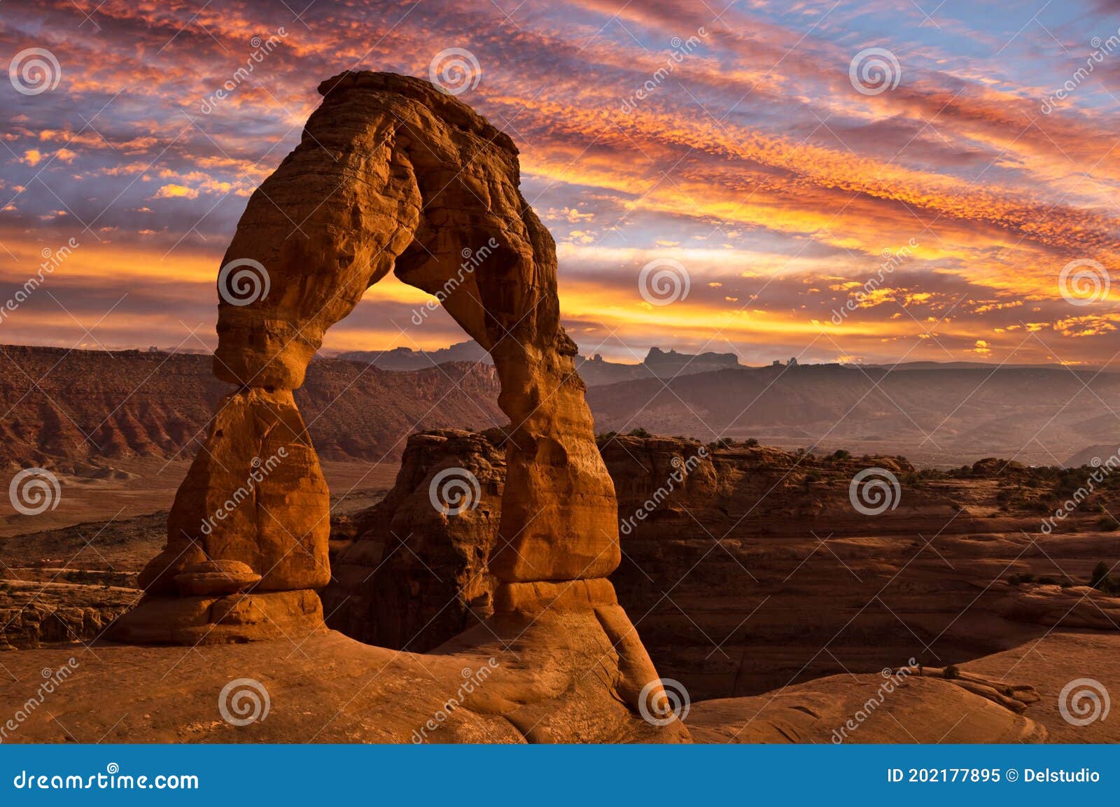delicate arch at sunset in arches national park, utah united states