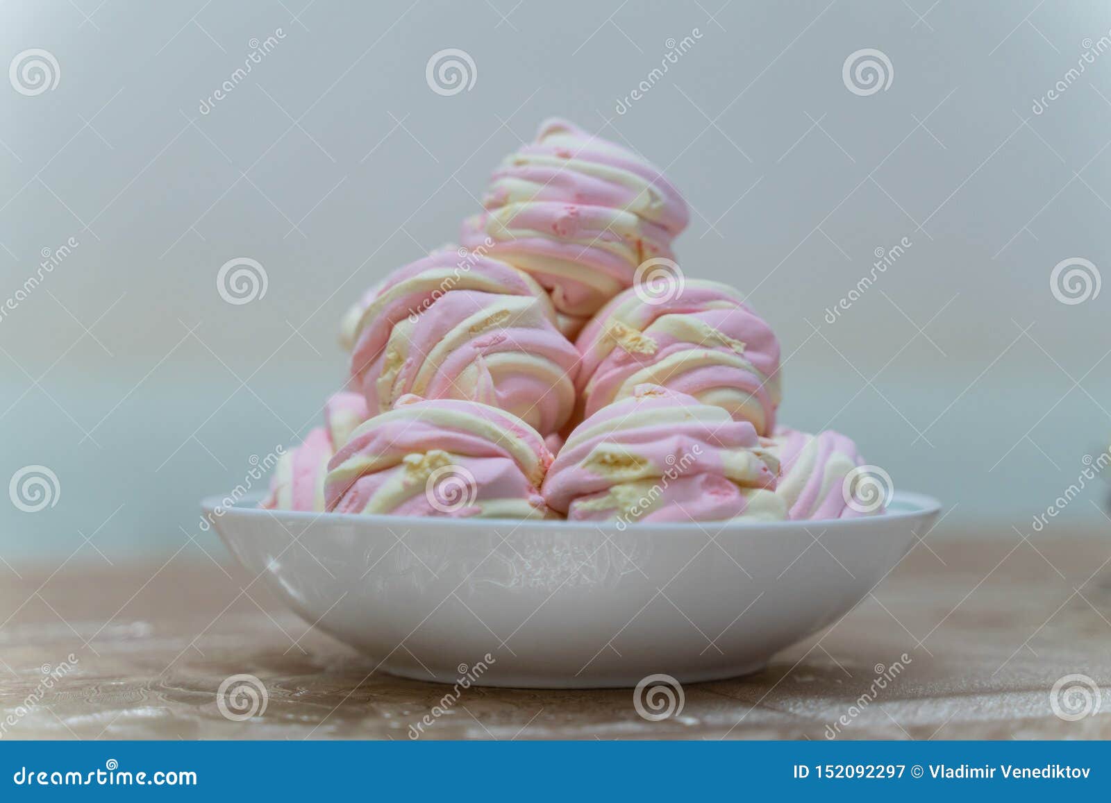 Delicate White-pink Marshmallow . White Plate with Marshmallows on the  Table Stock Image - Image of french, cooking: 152092297