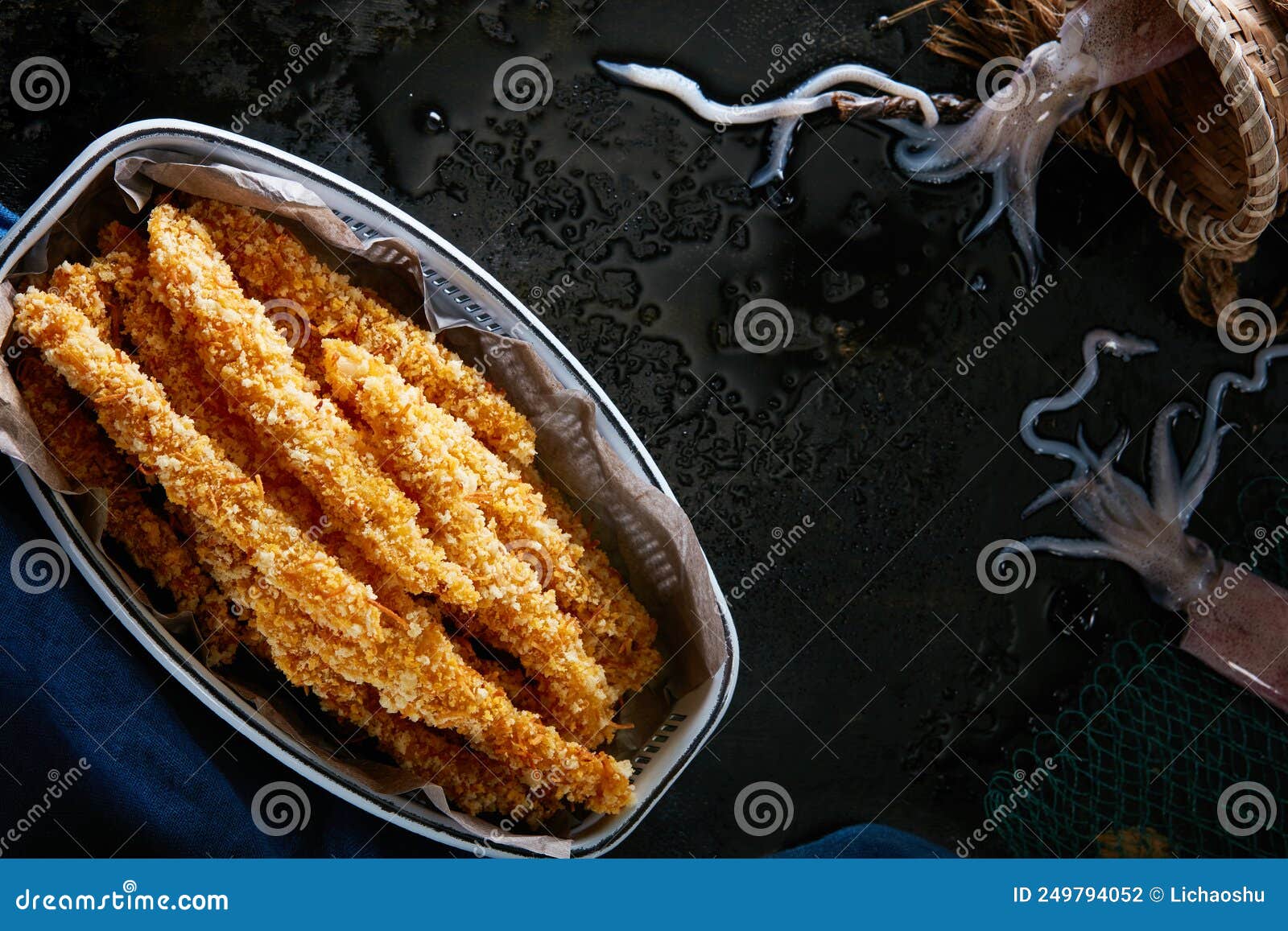 Deliciosa Comida Frita Frita Whiskys De Calamar Foto De Archivo deliciosa-comida-frita-frita-whiskys-de-calamar-foto-de-archivo