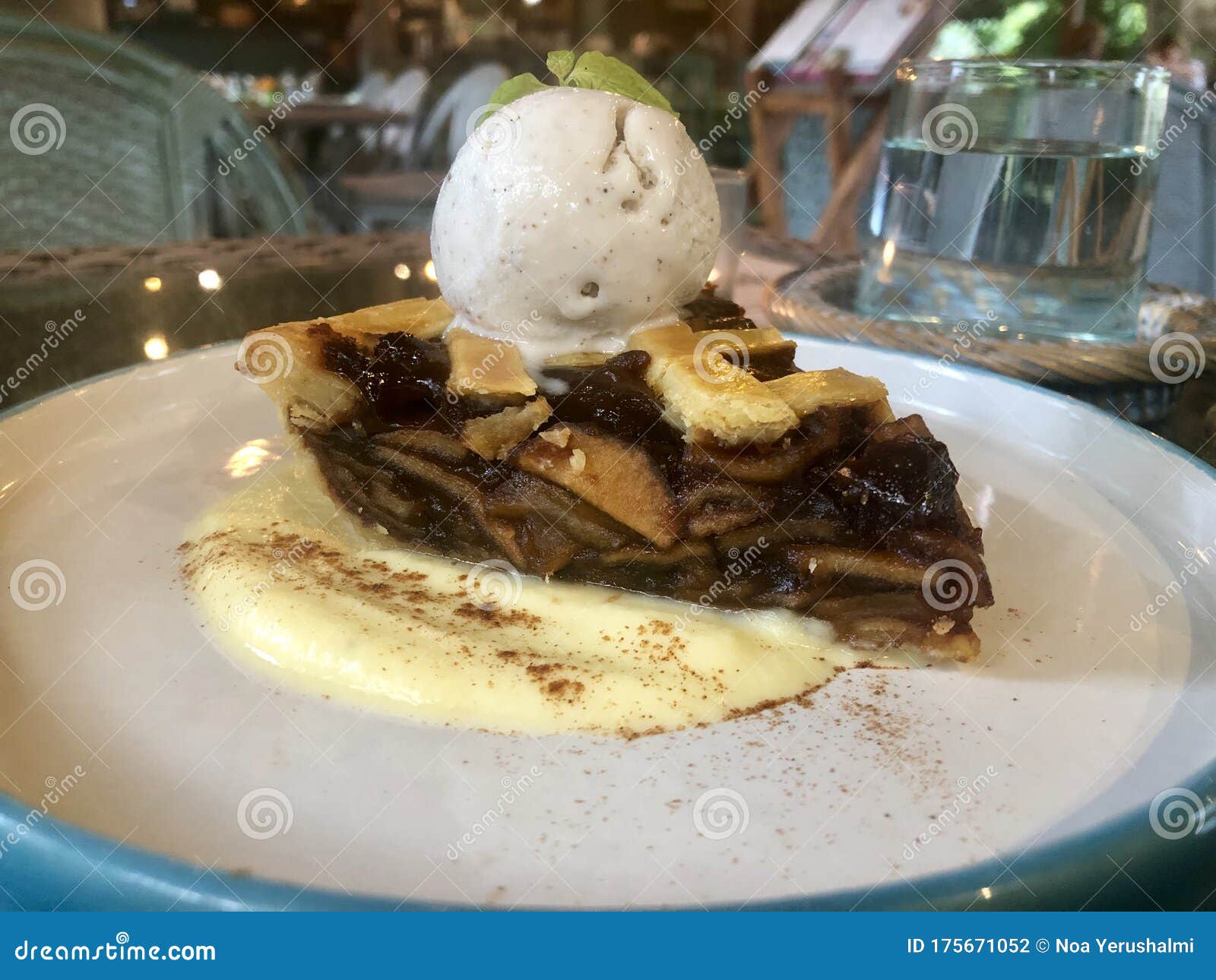 delicious apple pie. vanilla ice cream.
