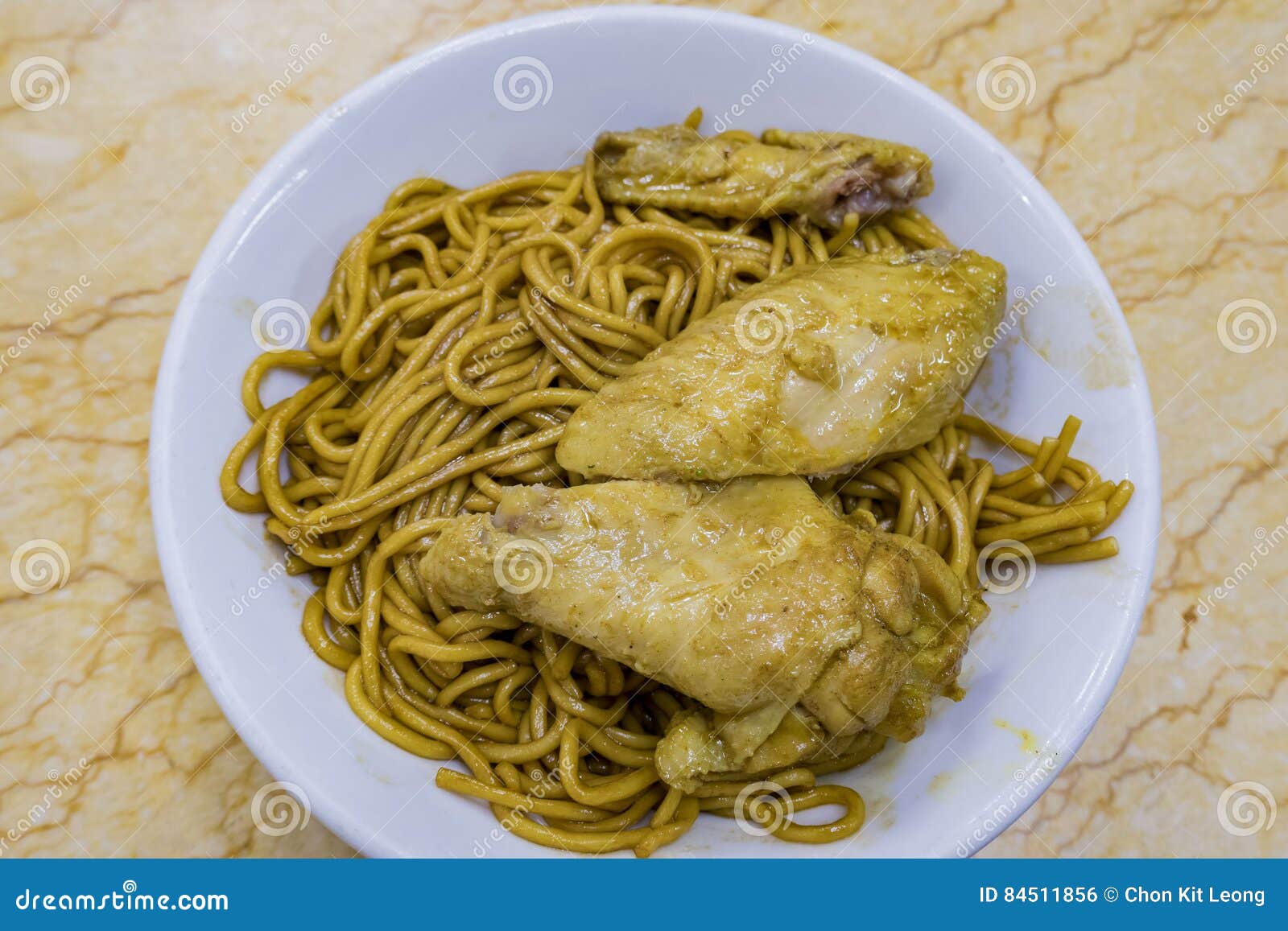 delicious noodles in restaurante birmanes nga heong