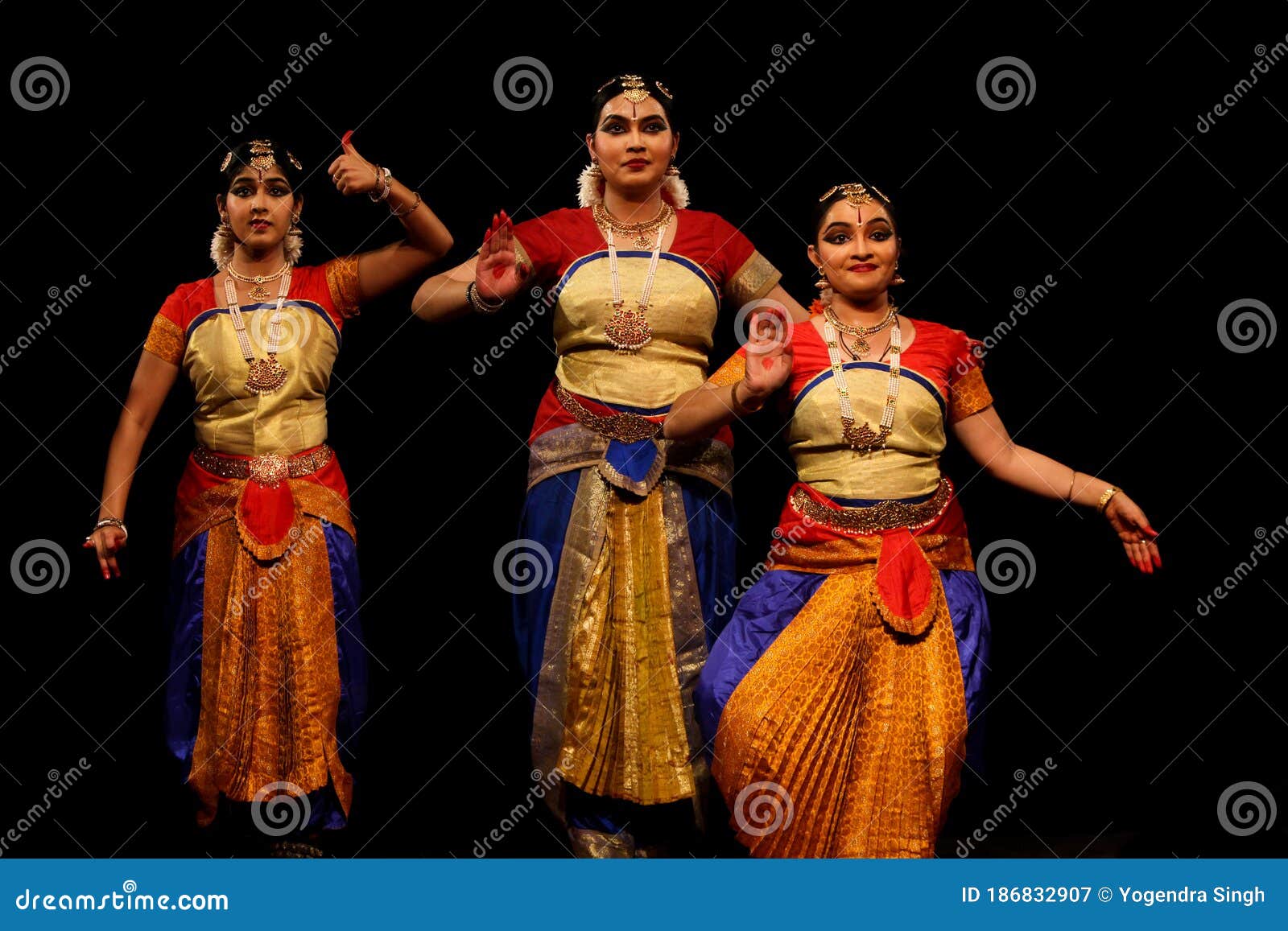 Ashta Lakshmi Stotram - Sridevi Nrithyalaya - Bharathanatyam Dance - YouTube