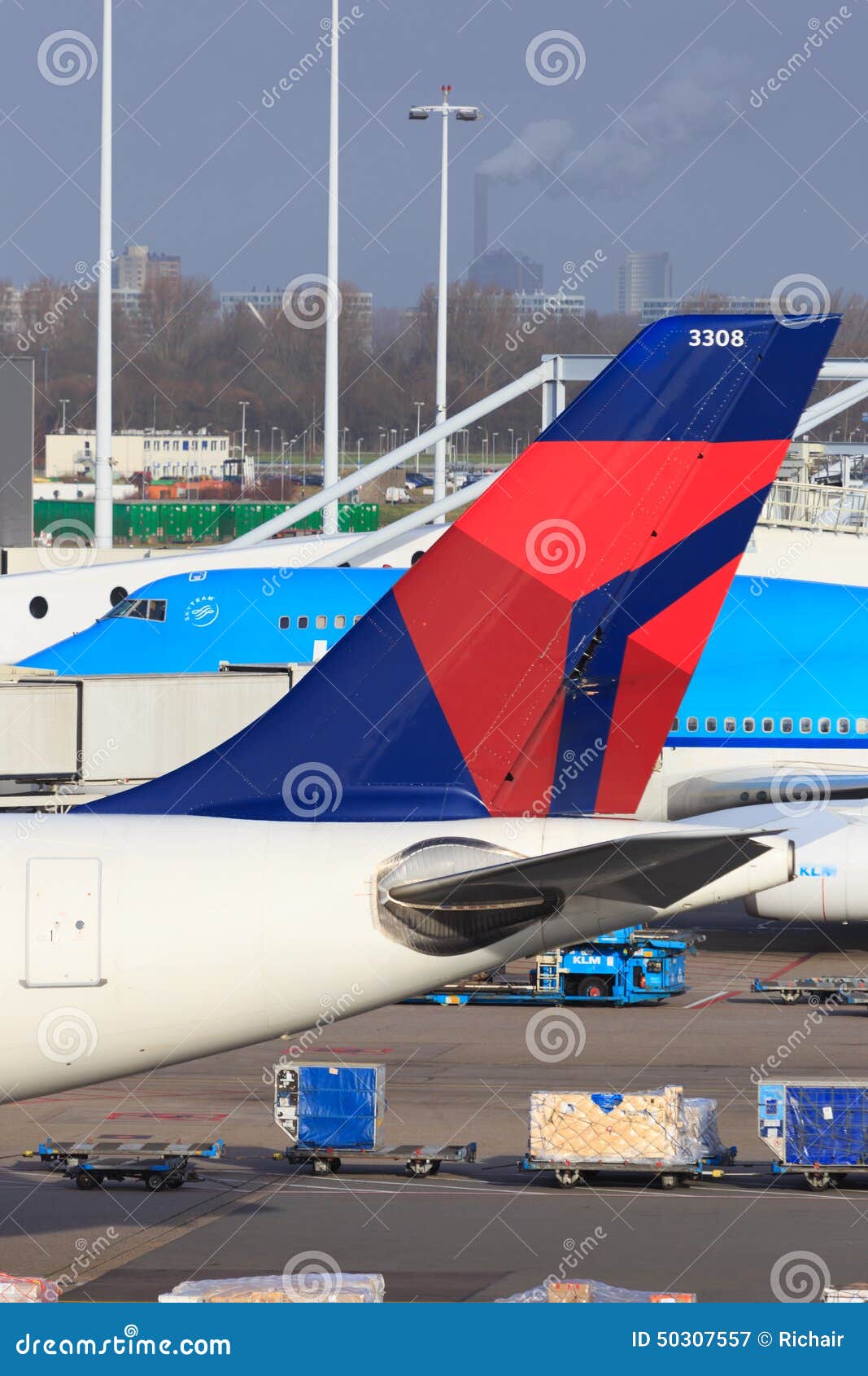 Delta Airlines ata fotografía editorial. Imagen de fondo - 50307557, image size:1067x1690