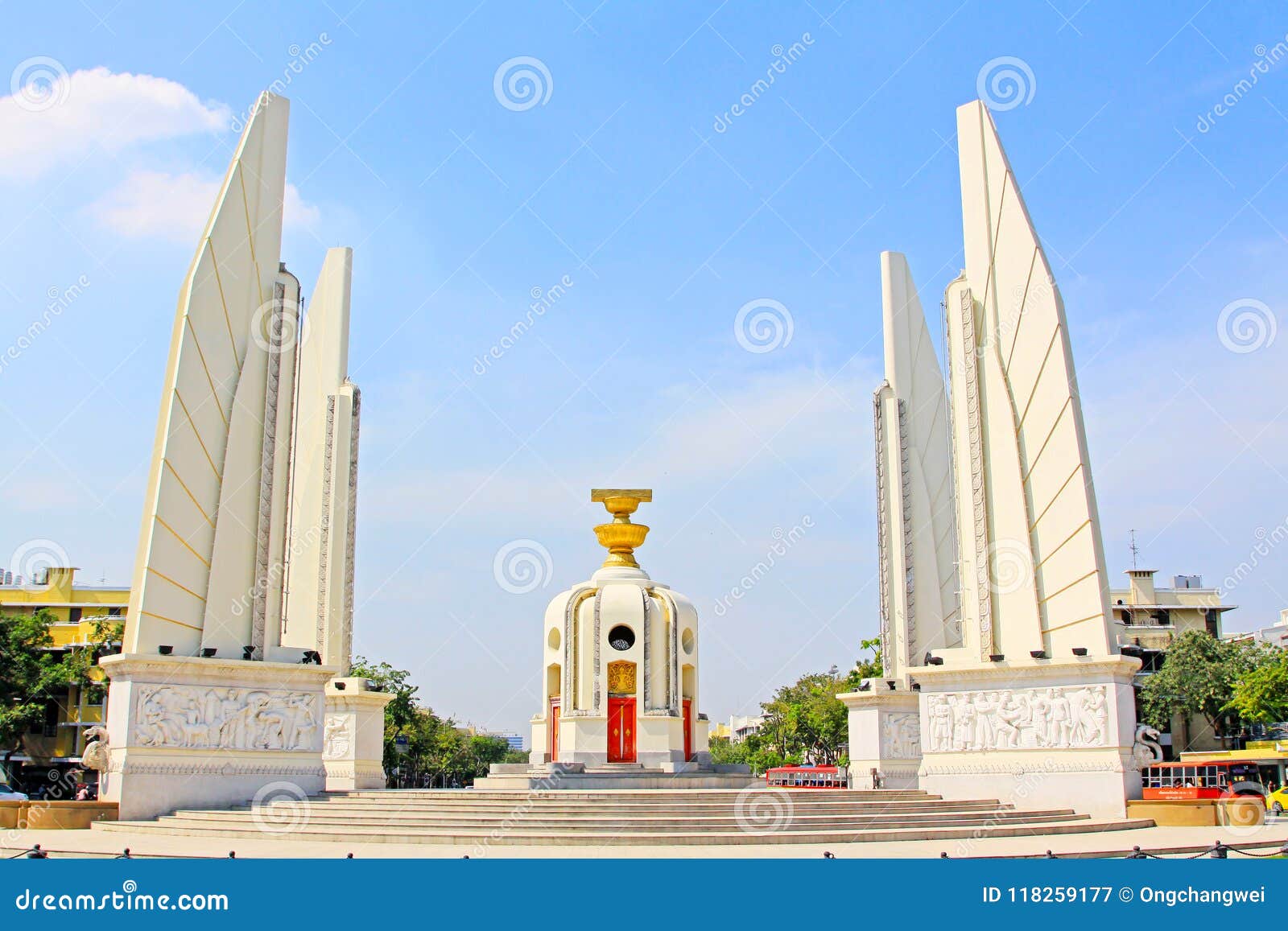 democracy monument, bangkok, thailand