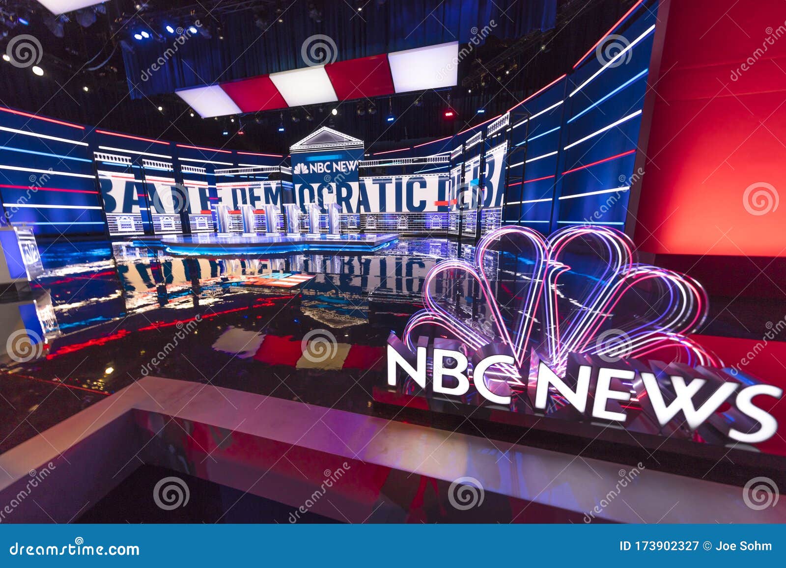Democratic Presidential Candidates Debate Stage Hosted by NBC Television in Paris  Theater, Las Vegas Editorial Photography - Image of rally, voters: 173902327