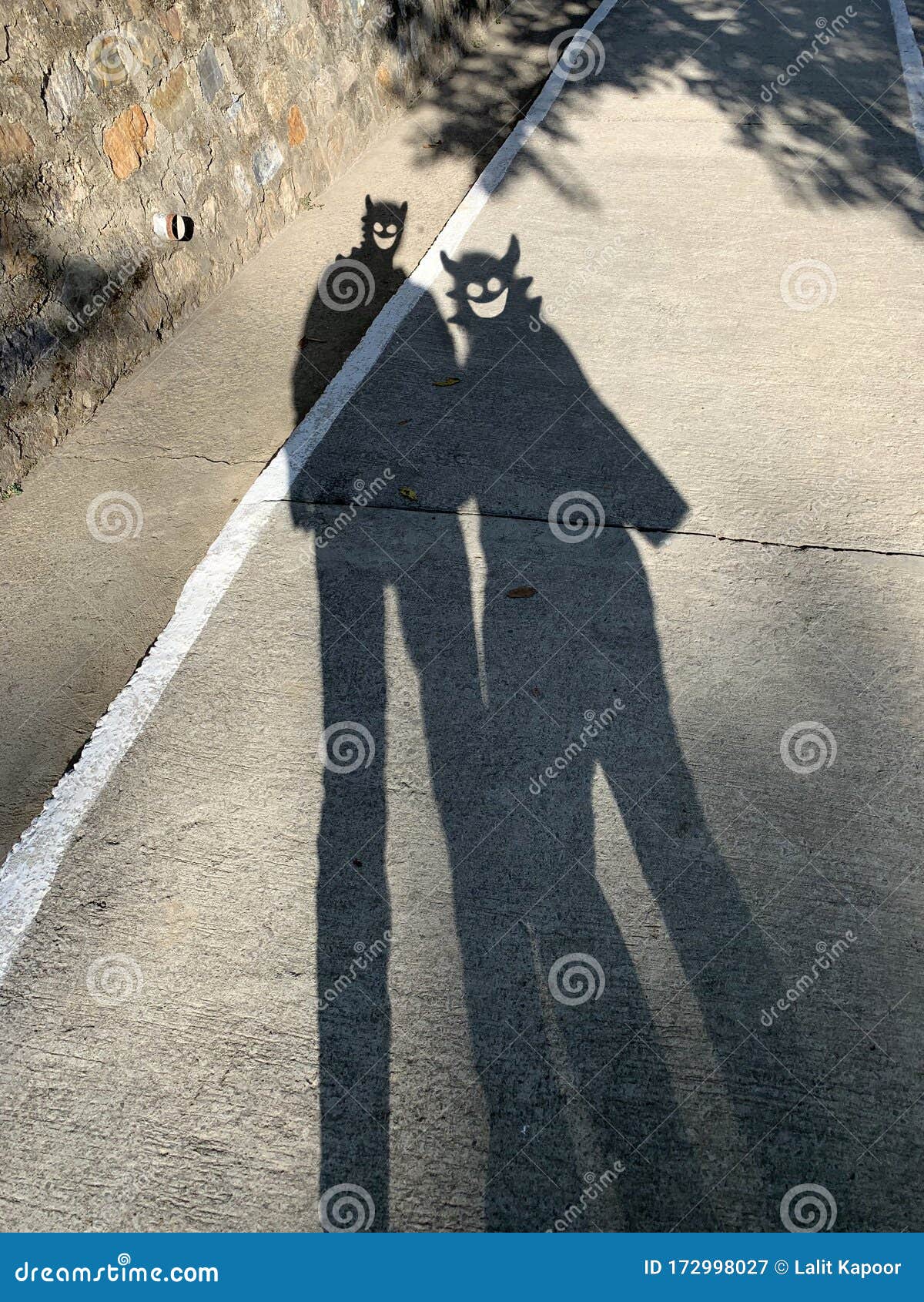 Demonios En Las Sombras De La Pareja Imagen de archivo - Imagen de cubo, completo: 172998027 Demonios En Las Sombras De La Pareja Imagen de archivo - Imagen de cubo, completo: 172998027